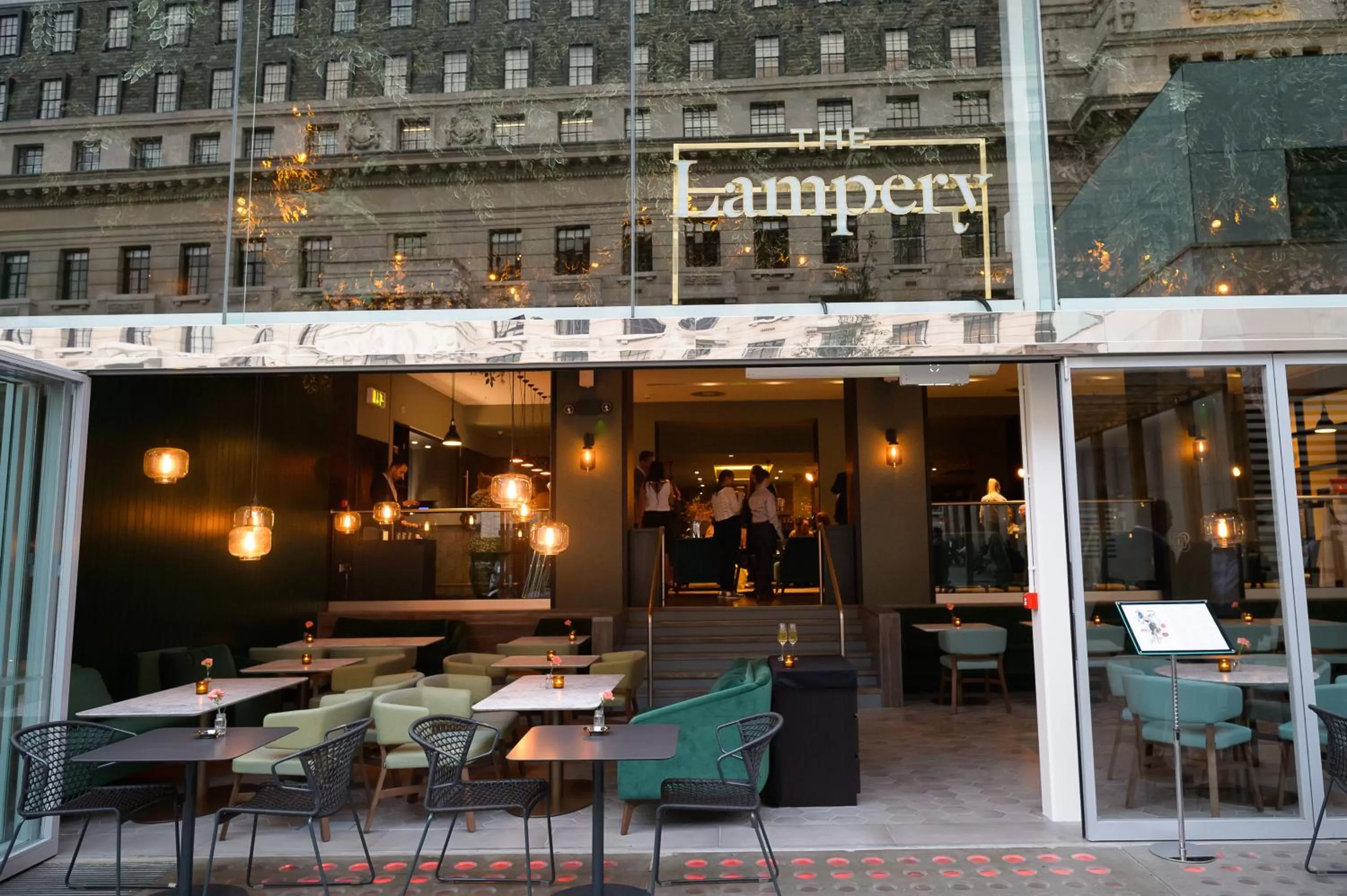 Restaurant/places to eat in Apex City Of London Hotel