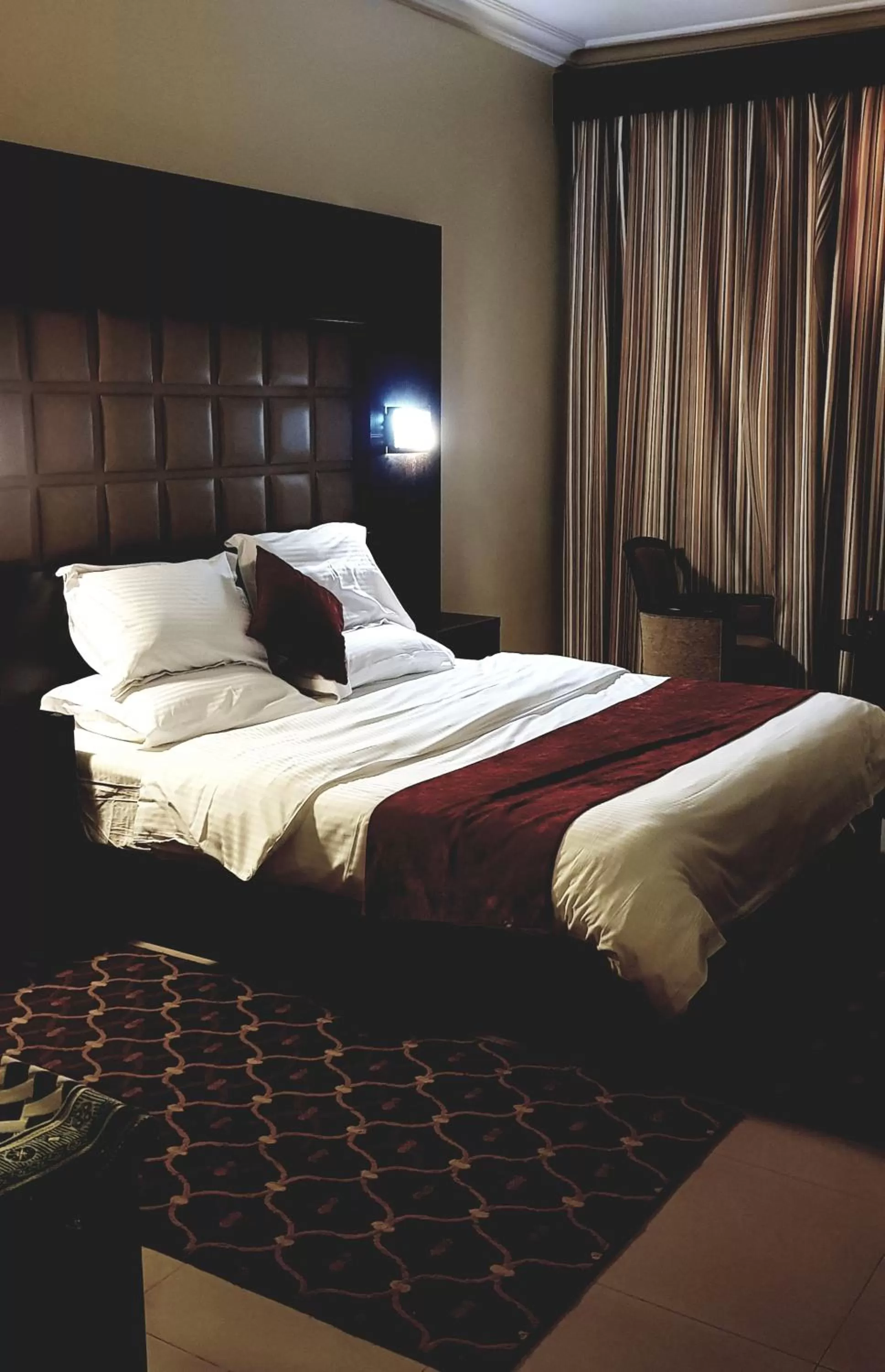 Bed in Manazel Al Hamra Apartment 2