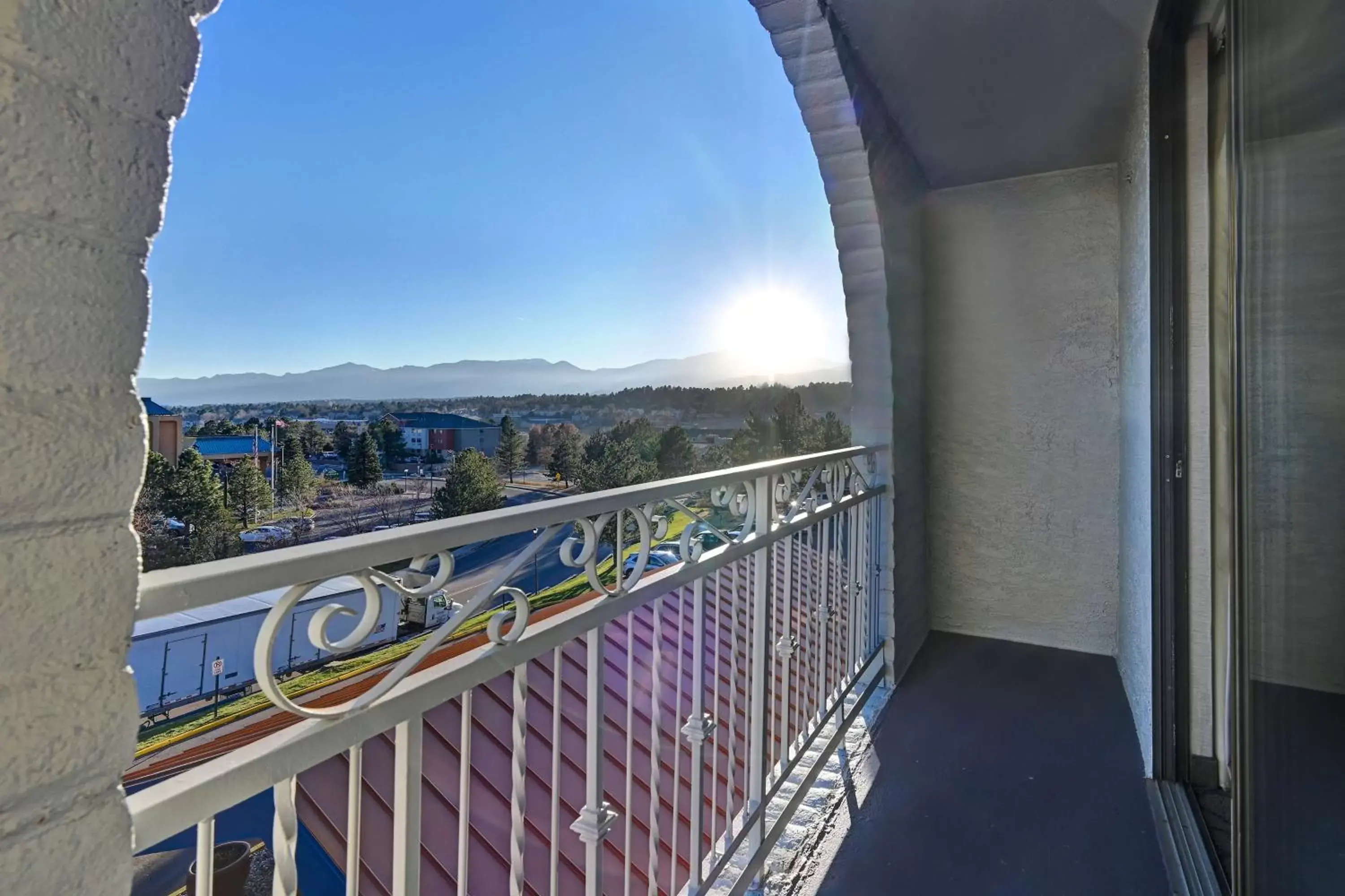 Non-Smoking King Two Room Suite in Embassy Suites by Hilton Colorado Springs Non-Smoking King Two Room Suite in Embassy Suites by Hilton Colorado Springs