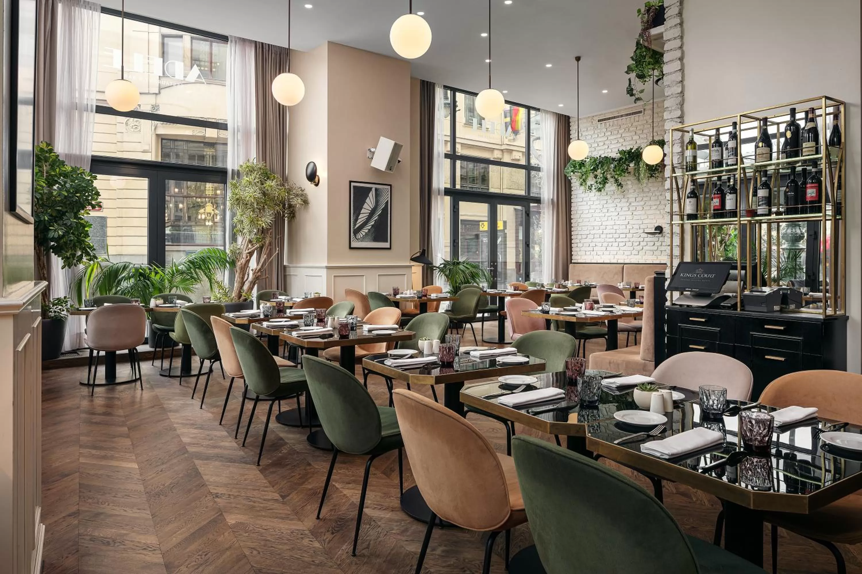 Restaurant/places to eat in Hotel KINGS COURT