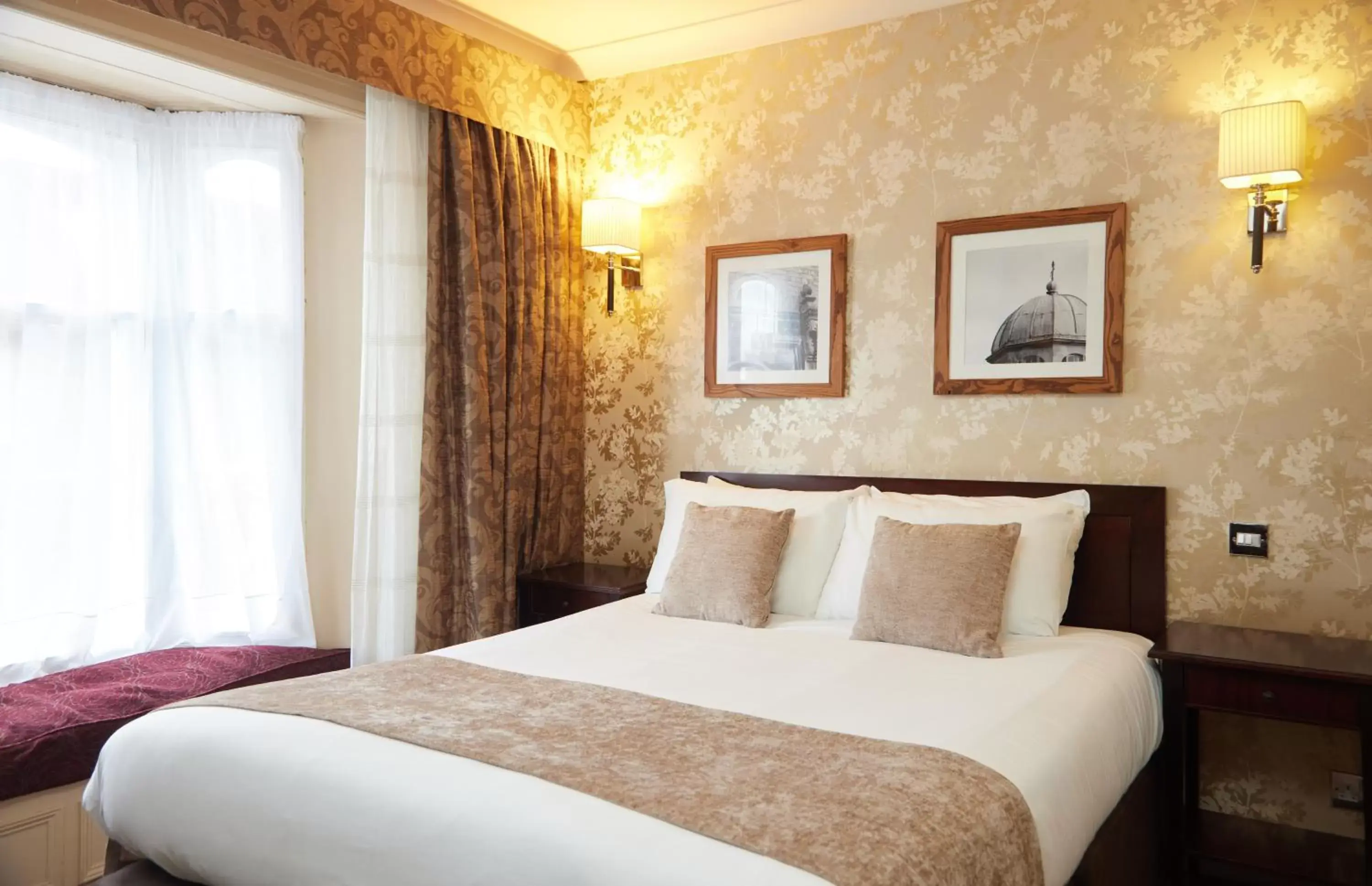 Superior Double Room in The Bell Hotel Woburn By Greene King Inns Superior Double Room in The Bell Hotel Woburn By Greene King Inns