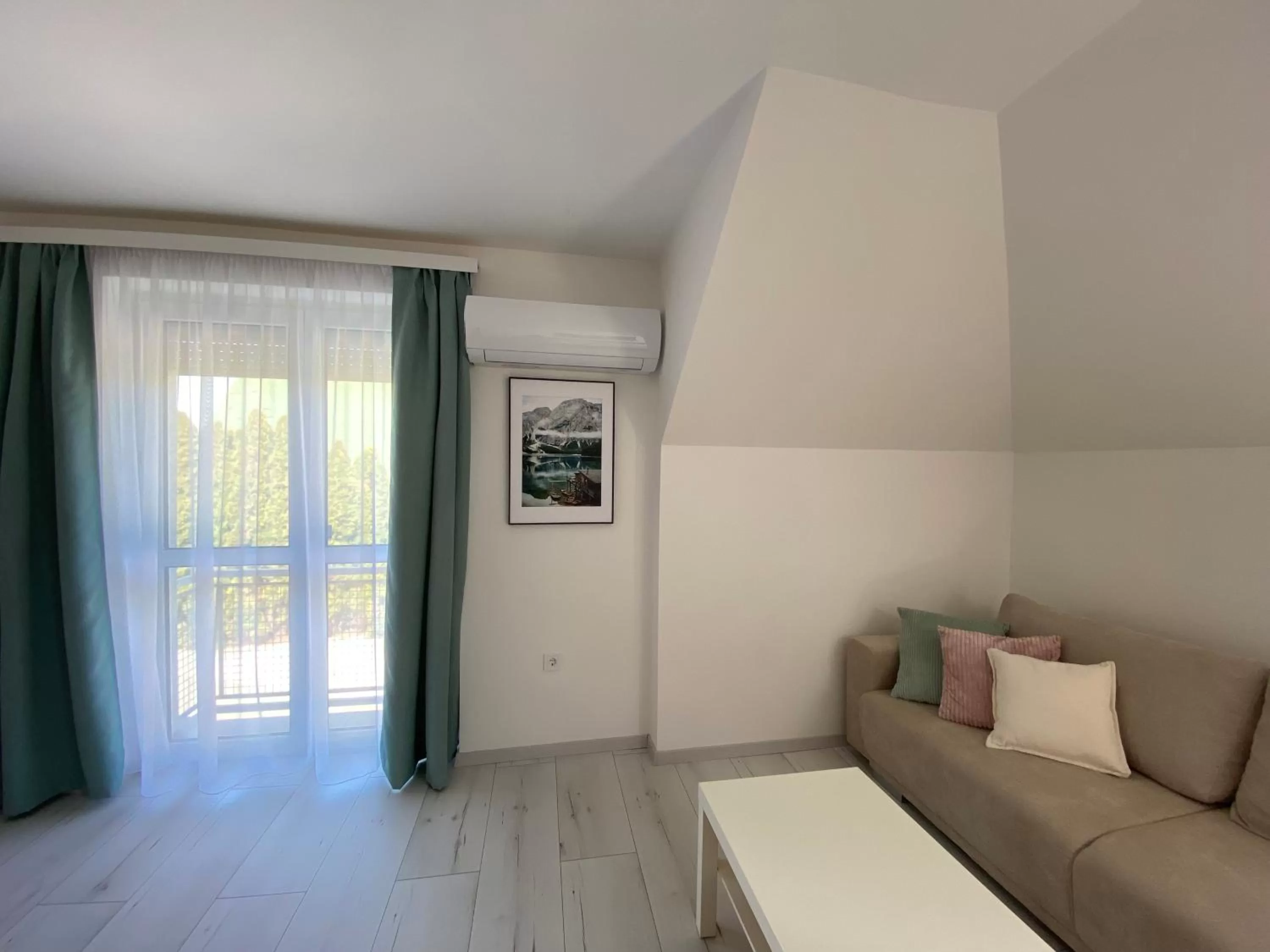 Balcony/Terrace, Bed in Villa Tara Bük