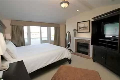 Bed in The Gables Inn Sausalito