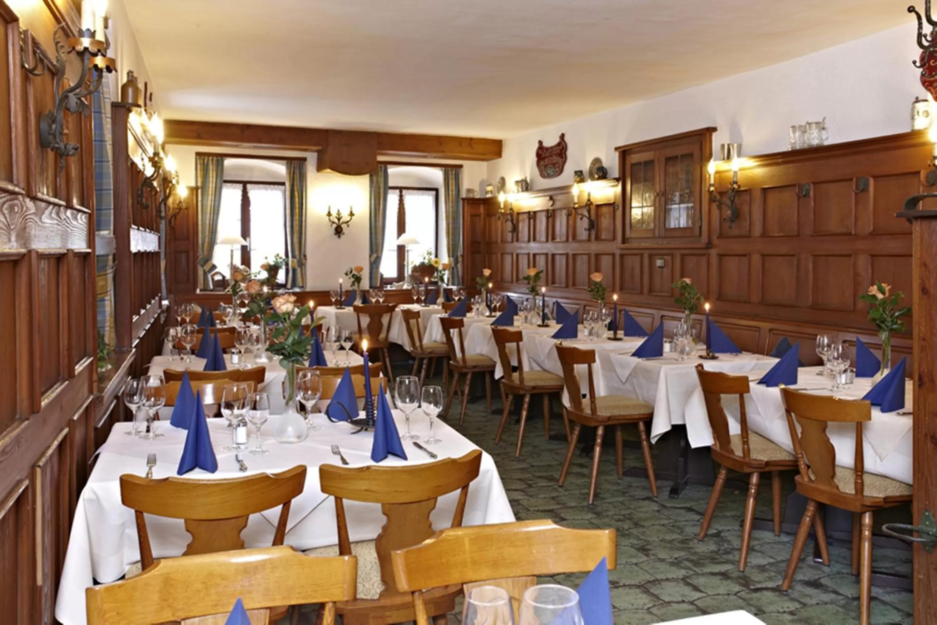 Restaurant/Places to Eat in Hotel Drei Mohren