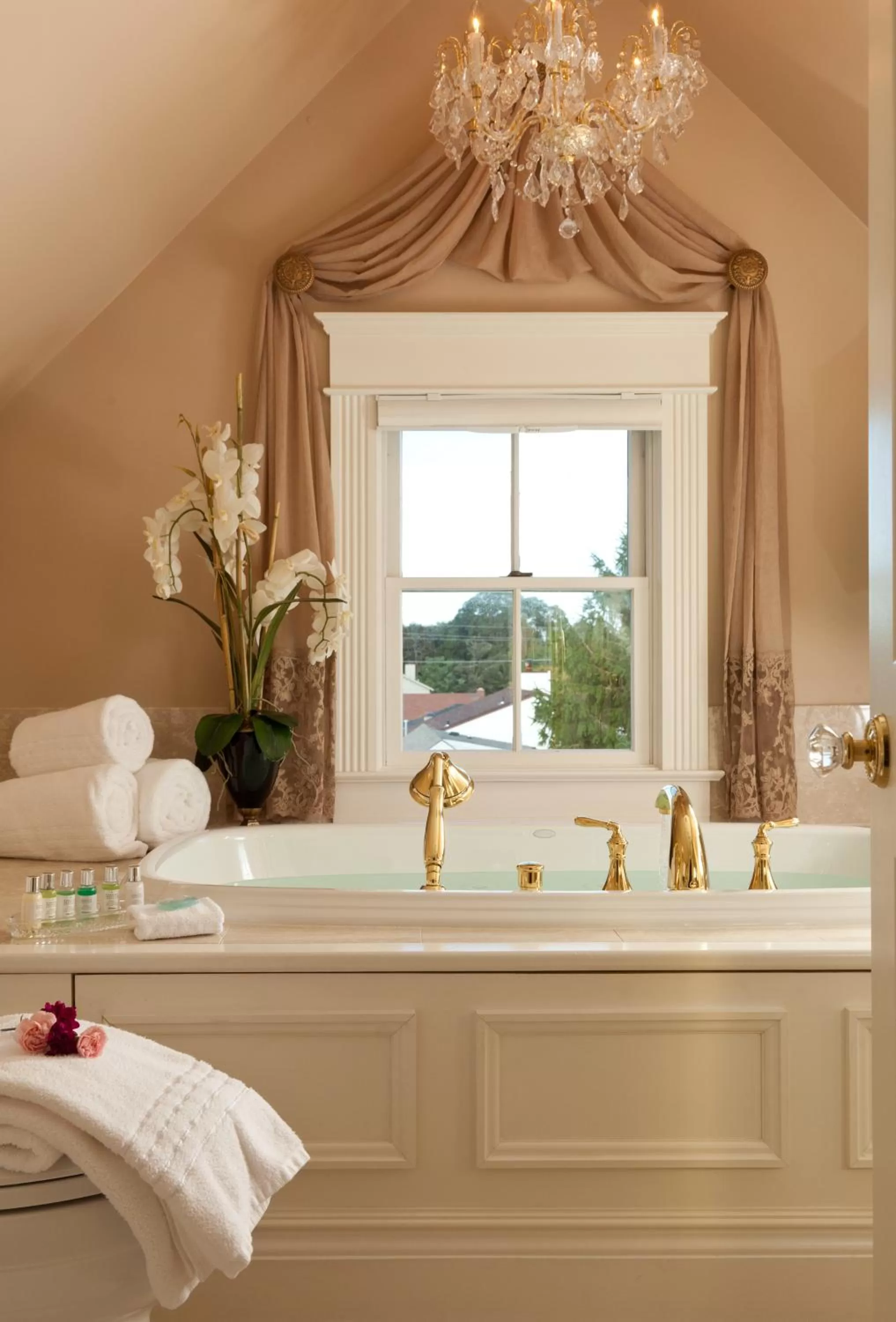 Bathroom in The Tower Cottage Bed and Breakfast