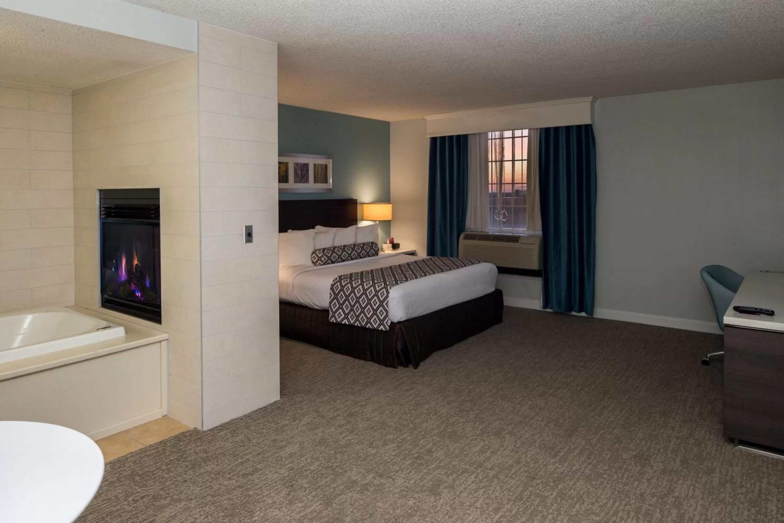 Bedroom, Bed in Crowne Plaza Hotel and Suites Pittsburgh South by IHG