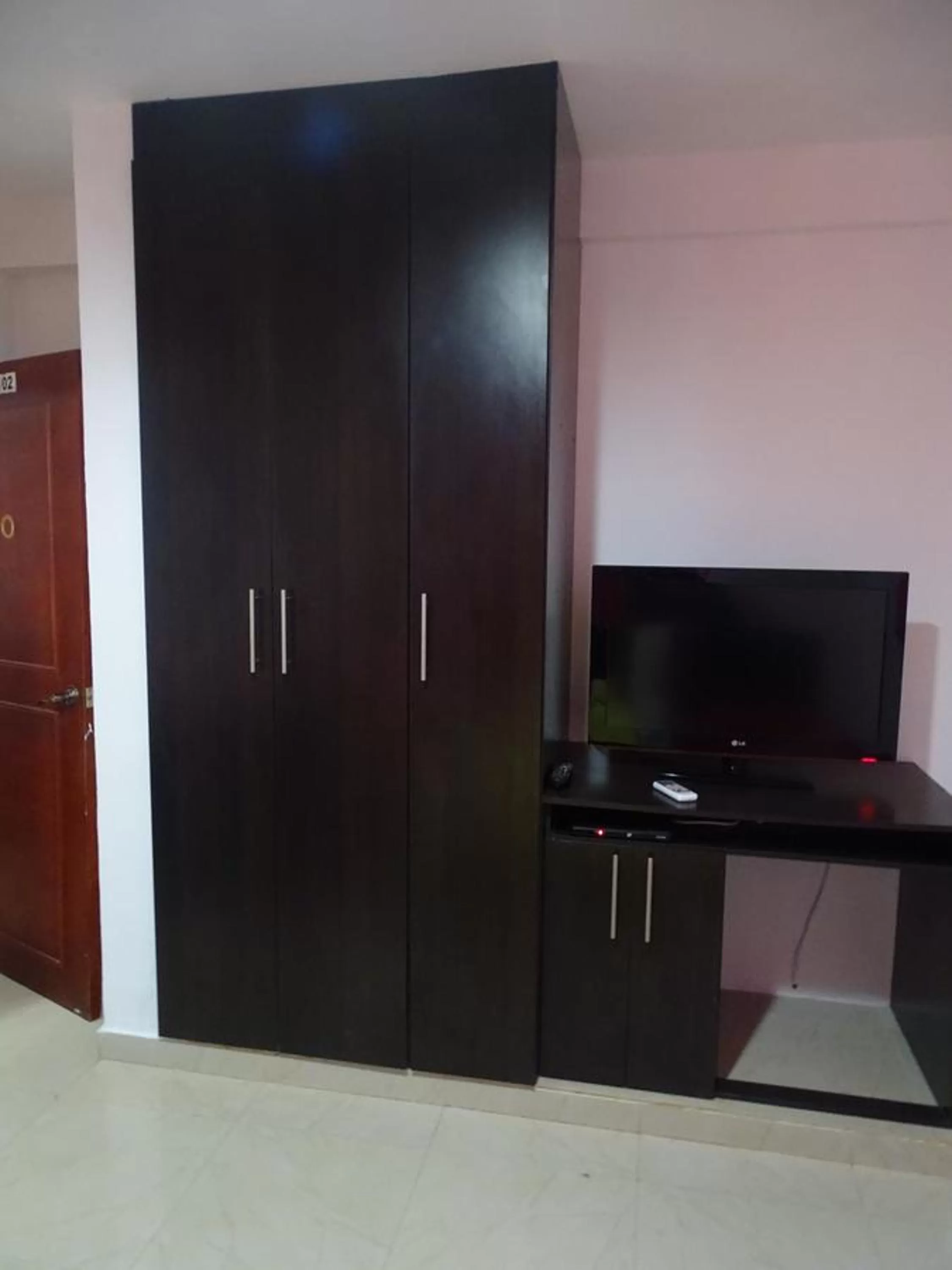 Property building, TV/Entertainment Center in Jackuri Casa Hospedaje