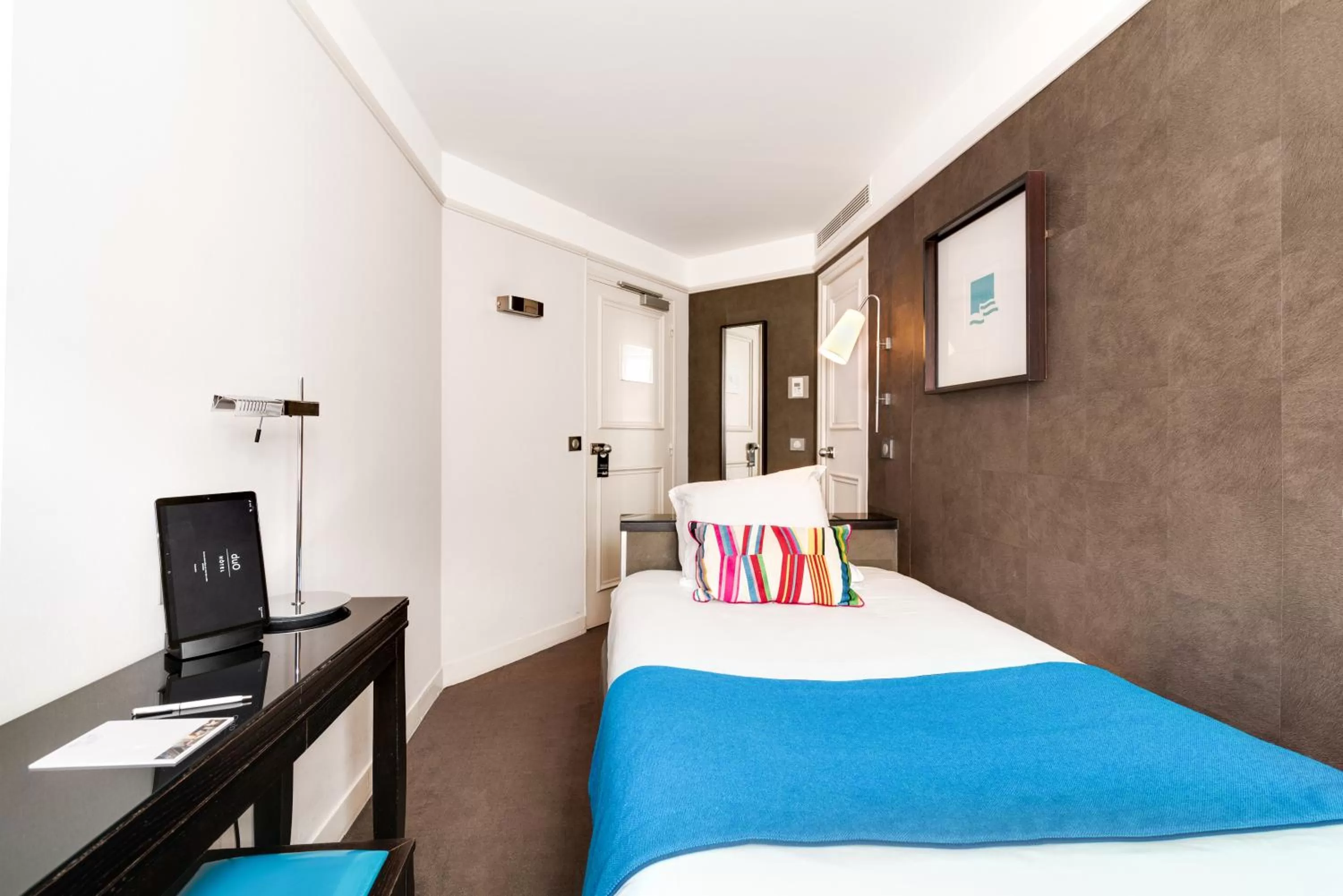 Bedroom, Bed in Hôtel Duo