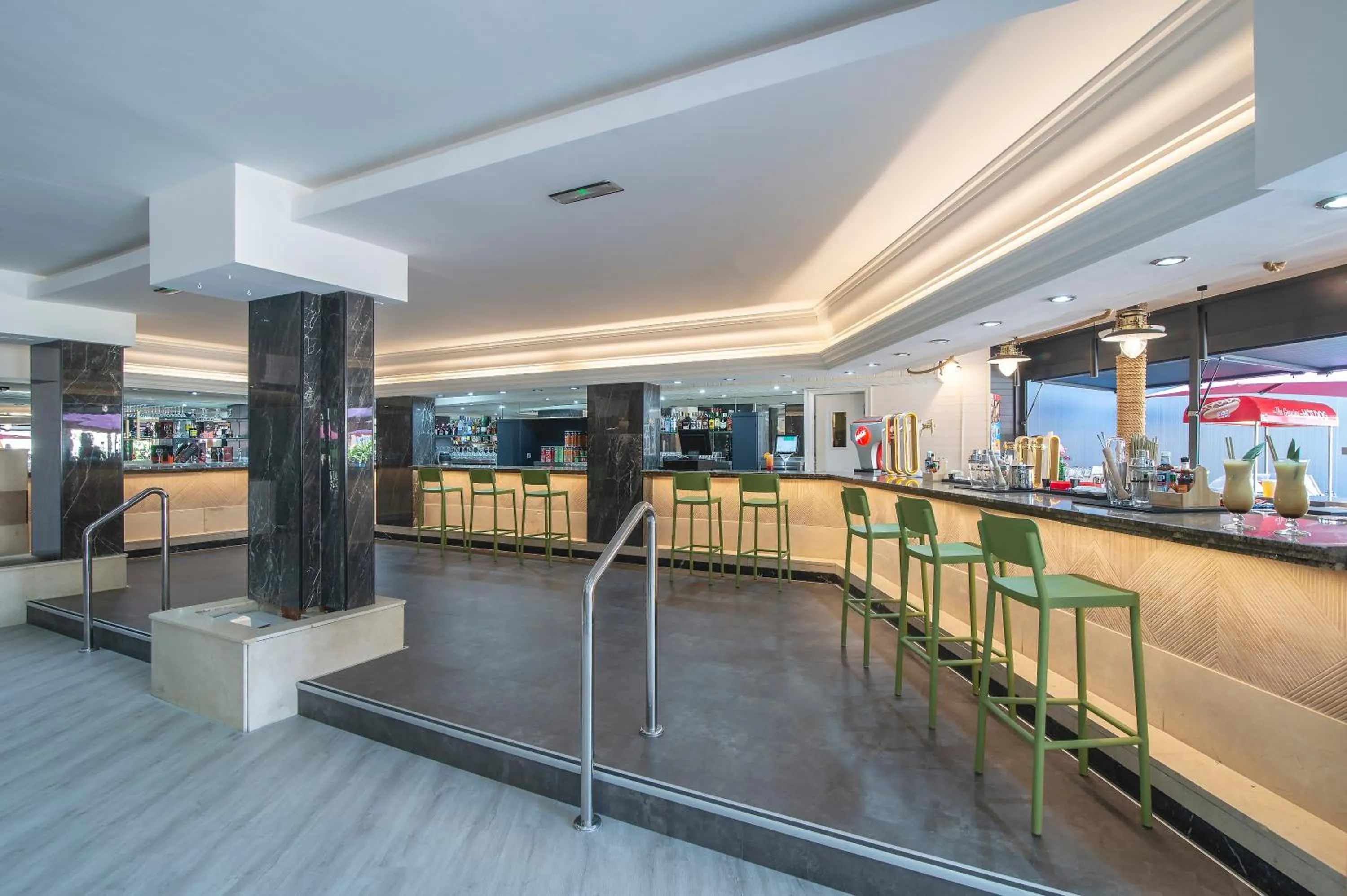 Lounge or bar in Hotel Benidorm East by Pierre & Vacances