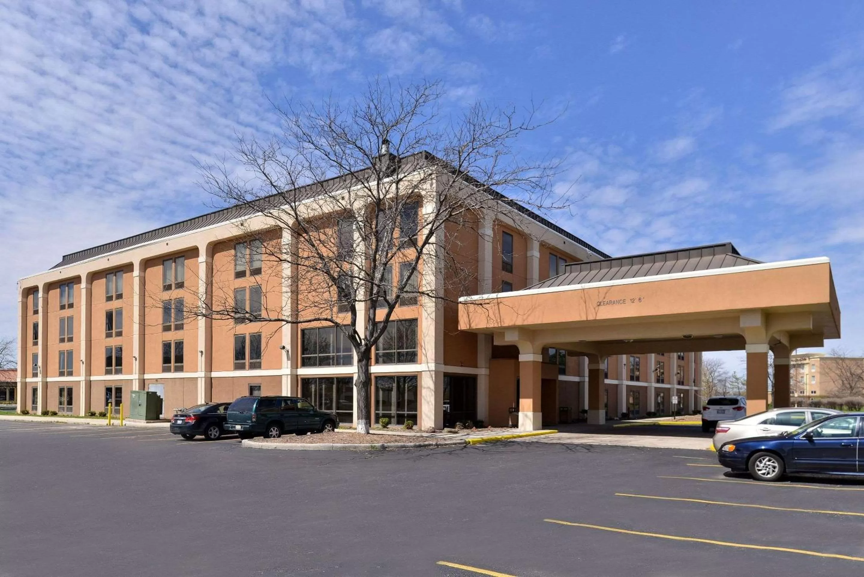 Property building in Quality Inn & Suites Matteson near I-57
