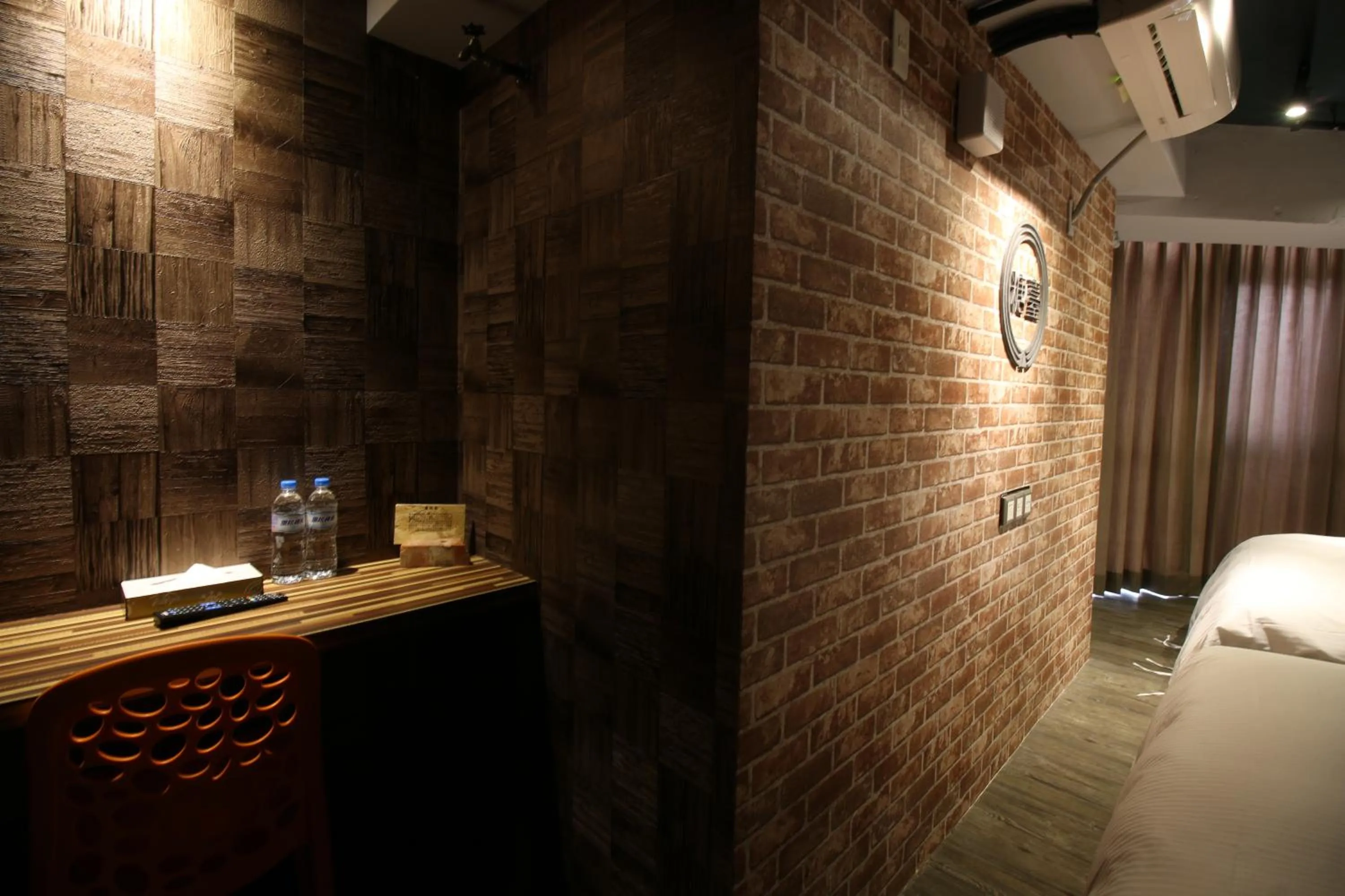 Decorative detail, Bed in R10 Eco Hotel