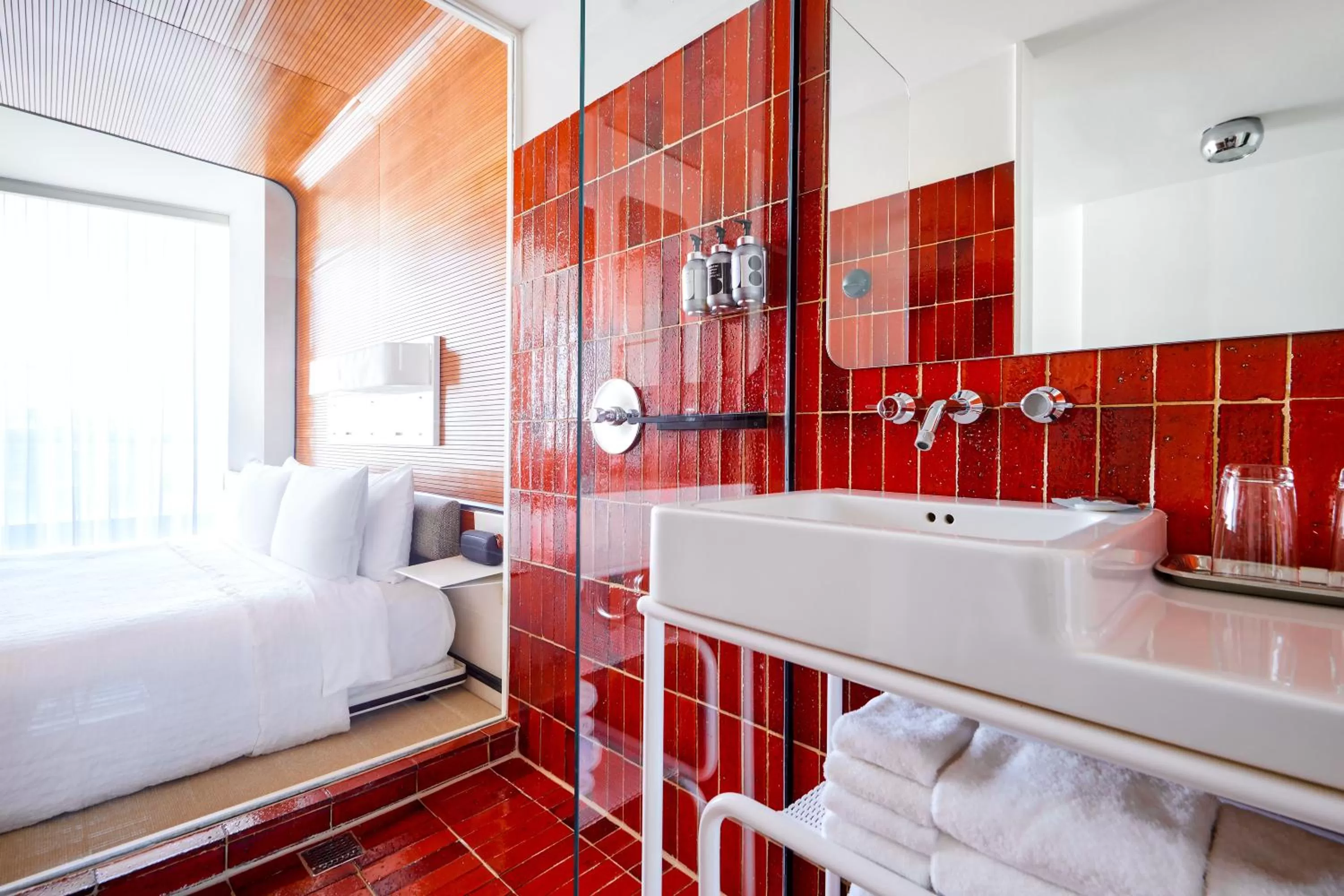 Shower, Bed in The Standard, High Line New York