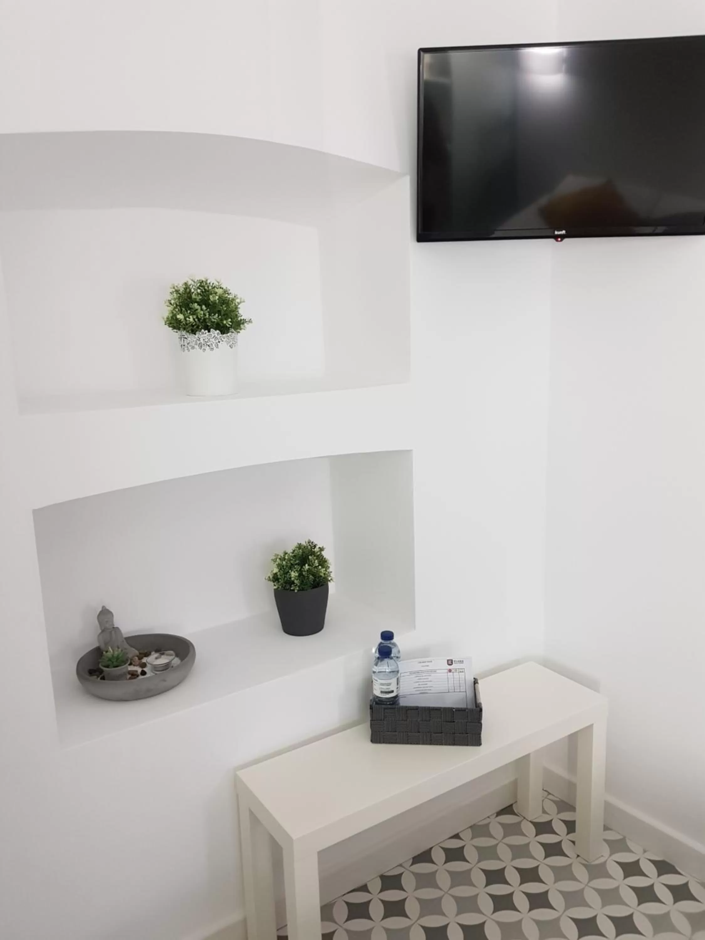 TV and multimedia in Cool Guest House