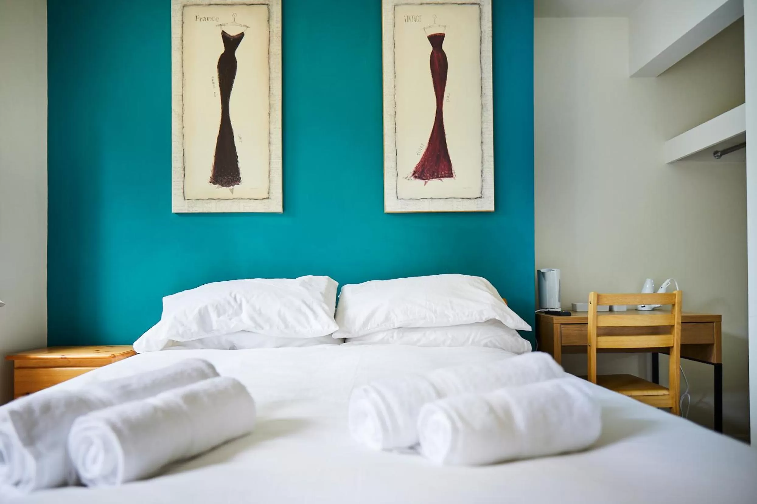 Bedroom, Bed in The Lord Grenfell