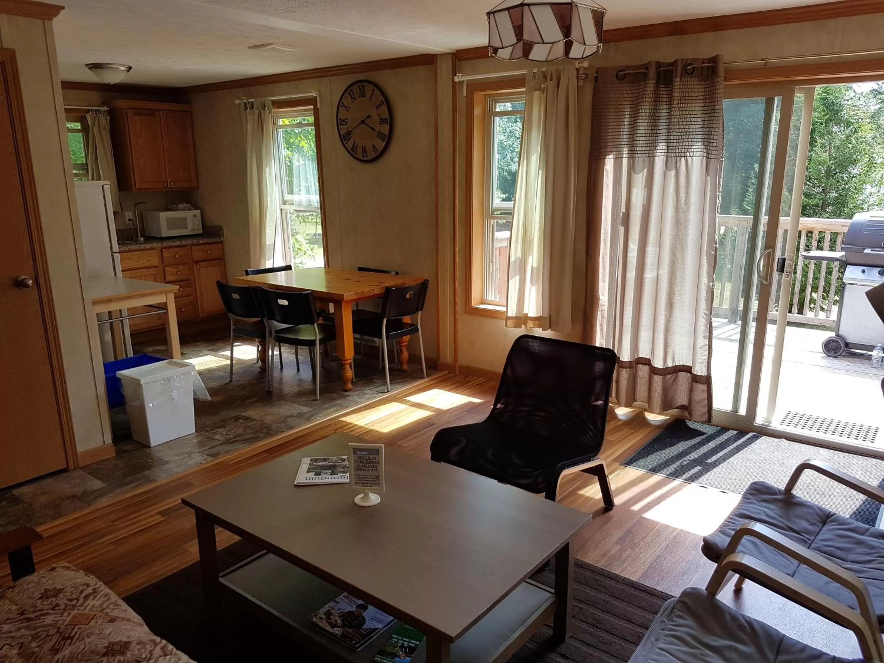 Living room in Parkway Cottage Resort and Trading Post