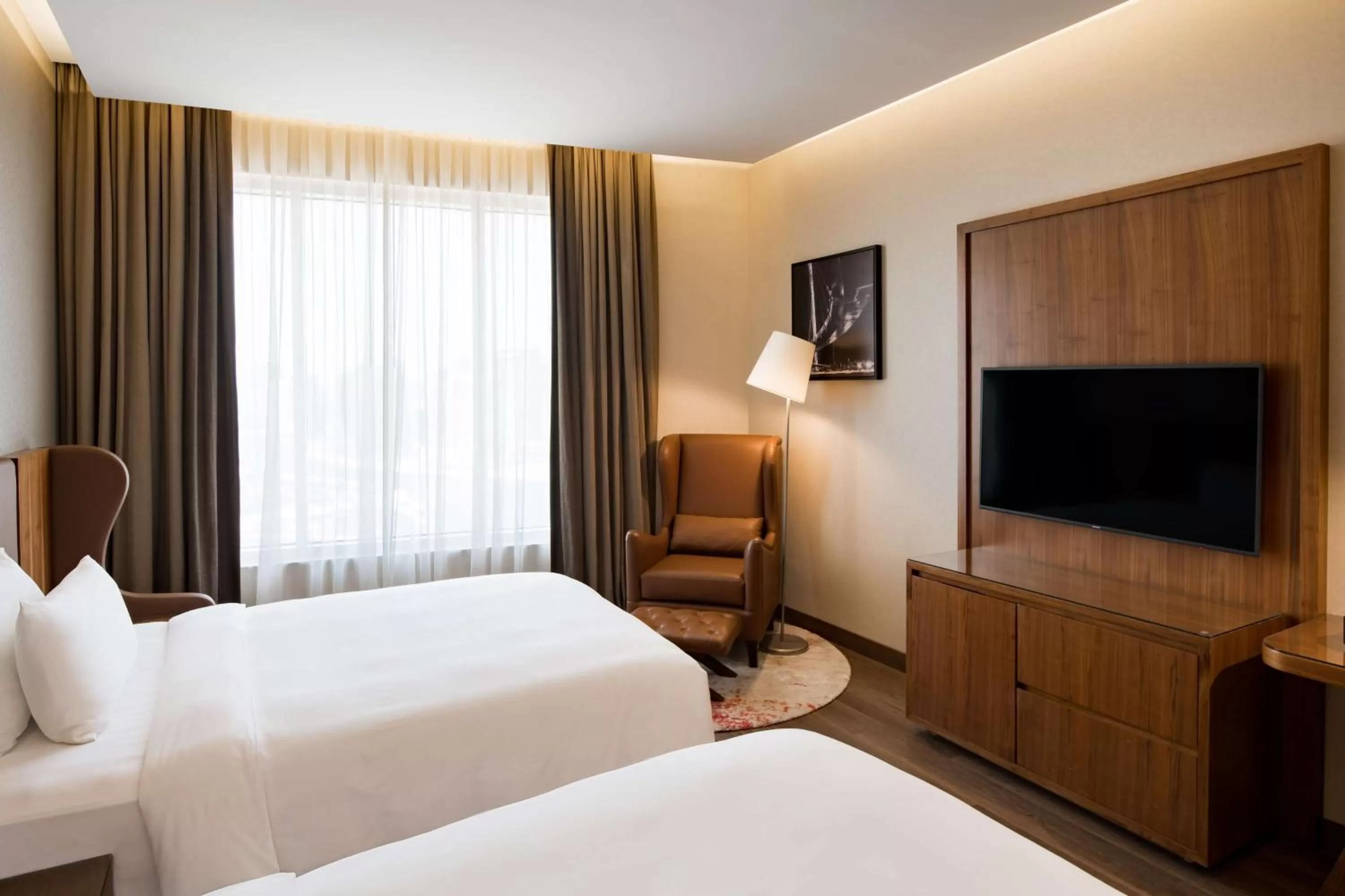 Coffee/tea facilities, Bed in Radisson Blu Hotel, Dubai Canal View