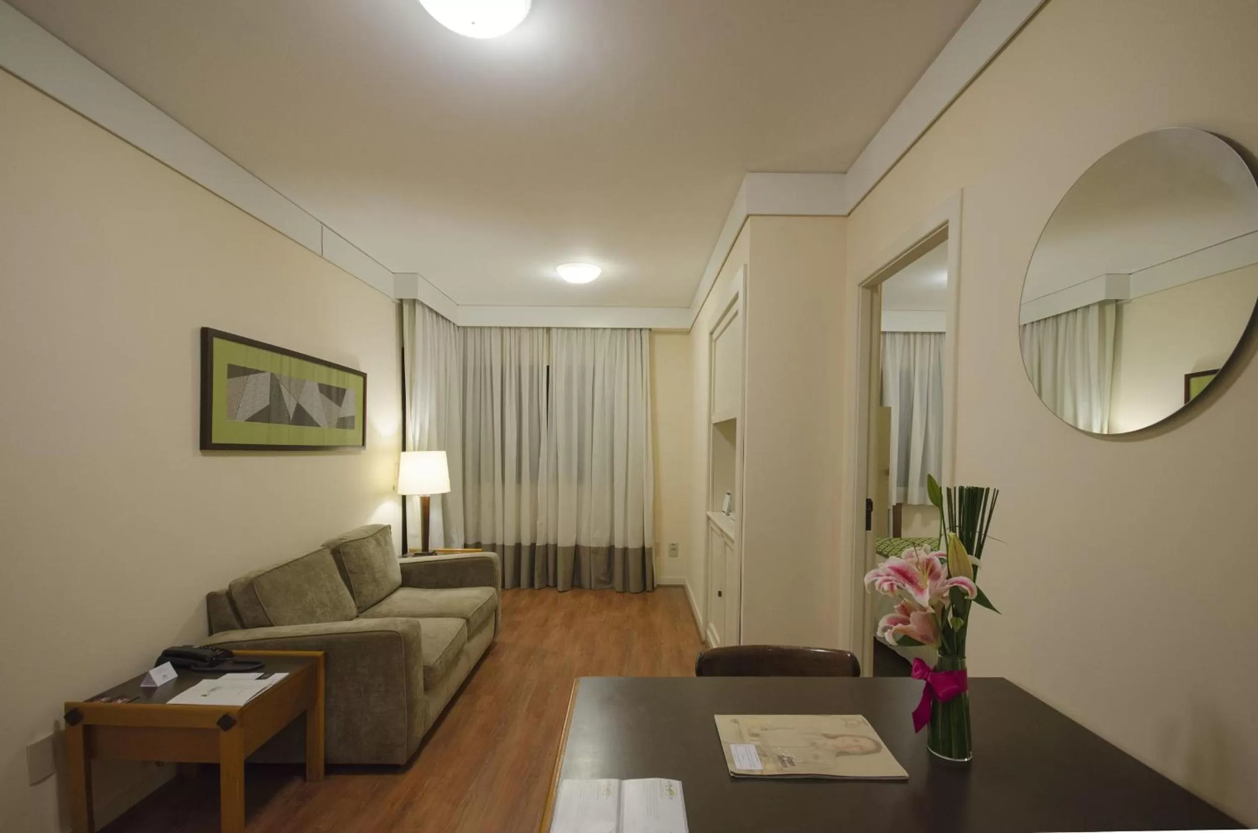 Queen Suite - single occupancy in Estanplaza Nações Unidas
