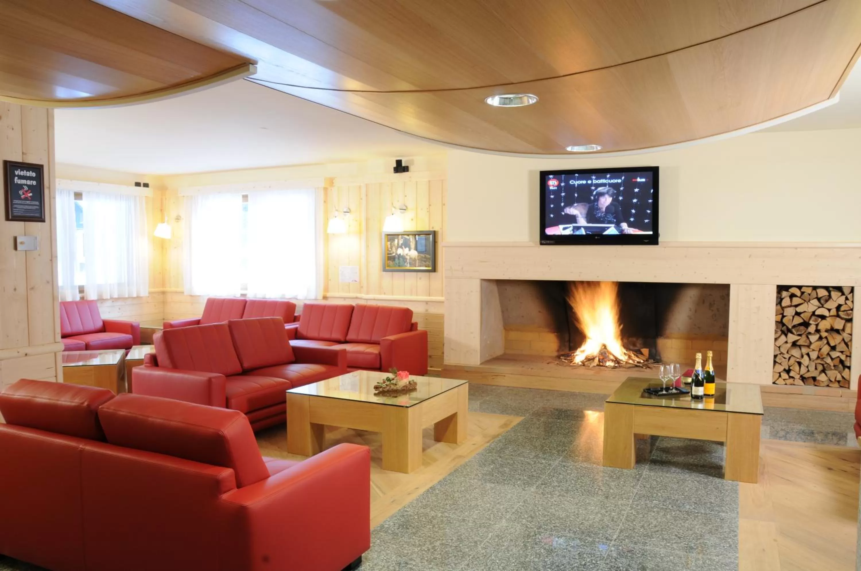 Communal lounge/ TV room in Hotel Garni Pegrà