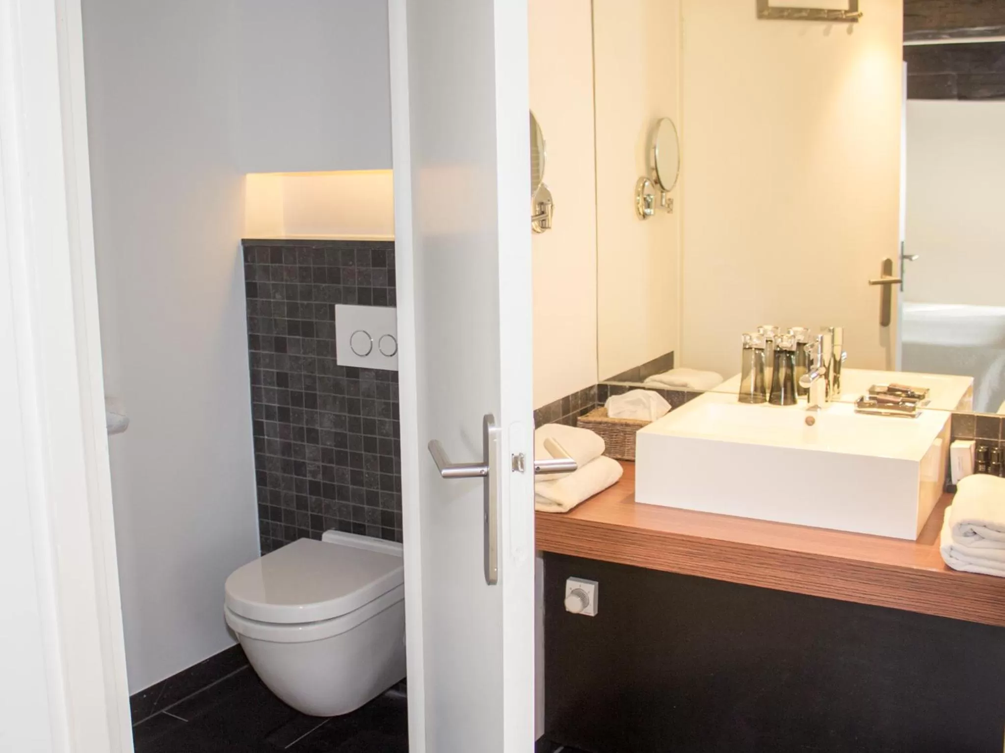 Shower in Galerie Hotel Dis