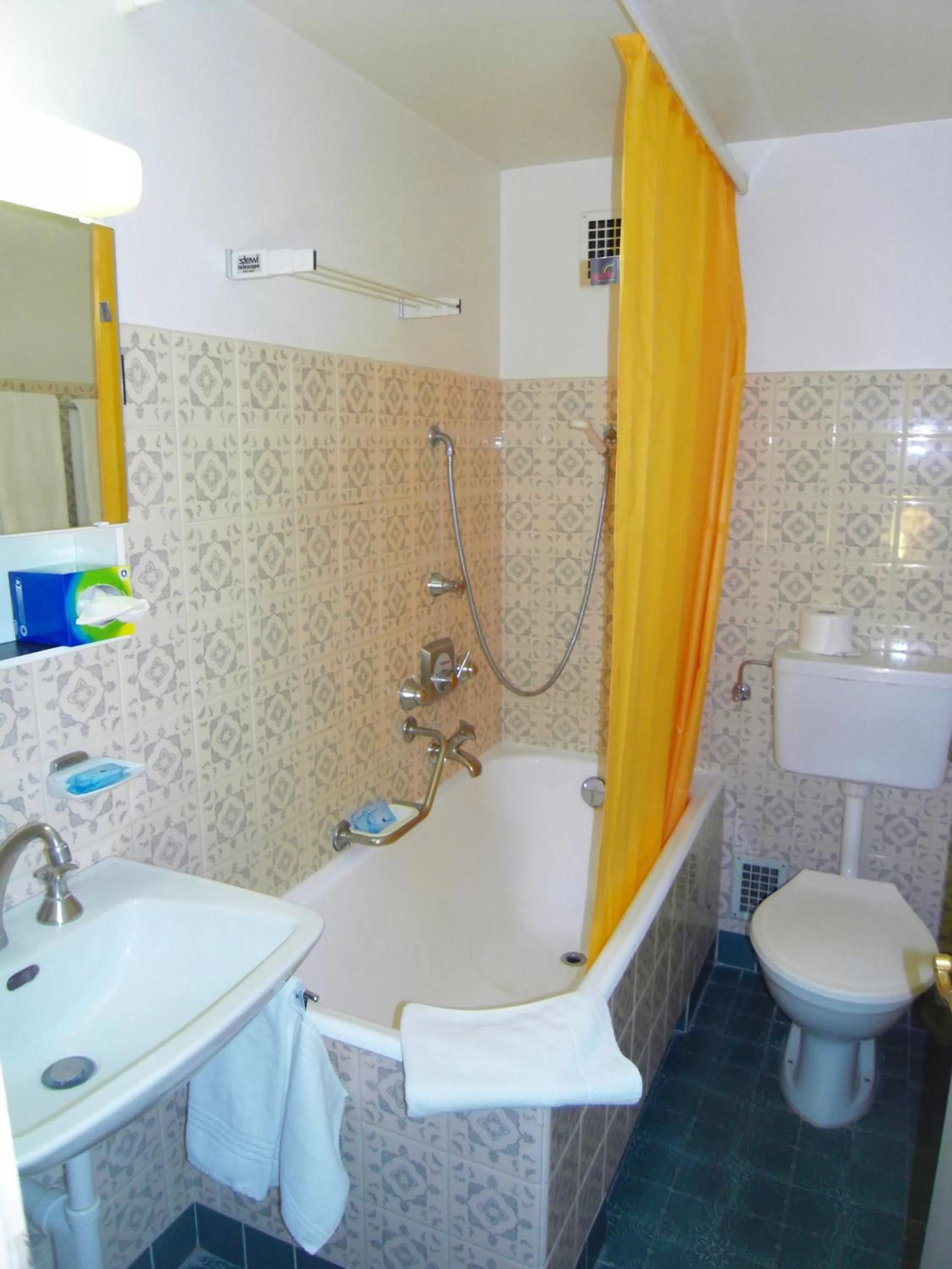 Bathroom in Hôtel Les Vieux Toits