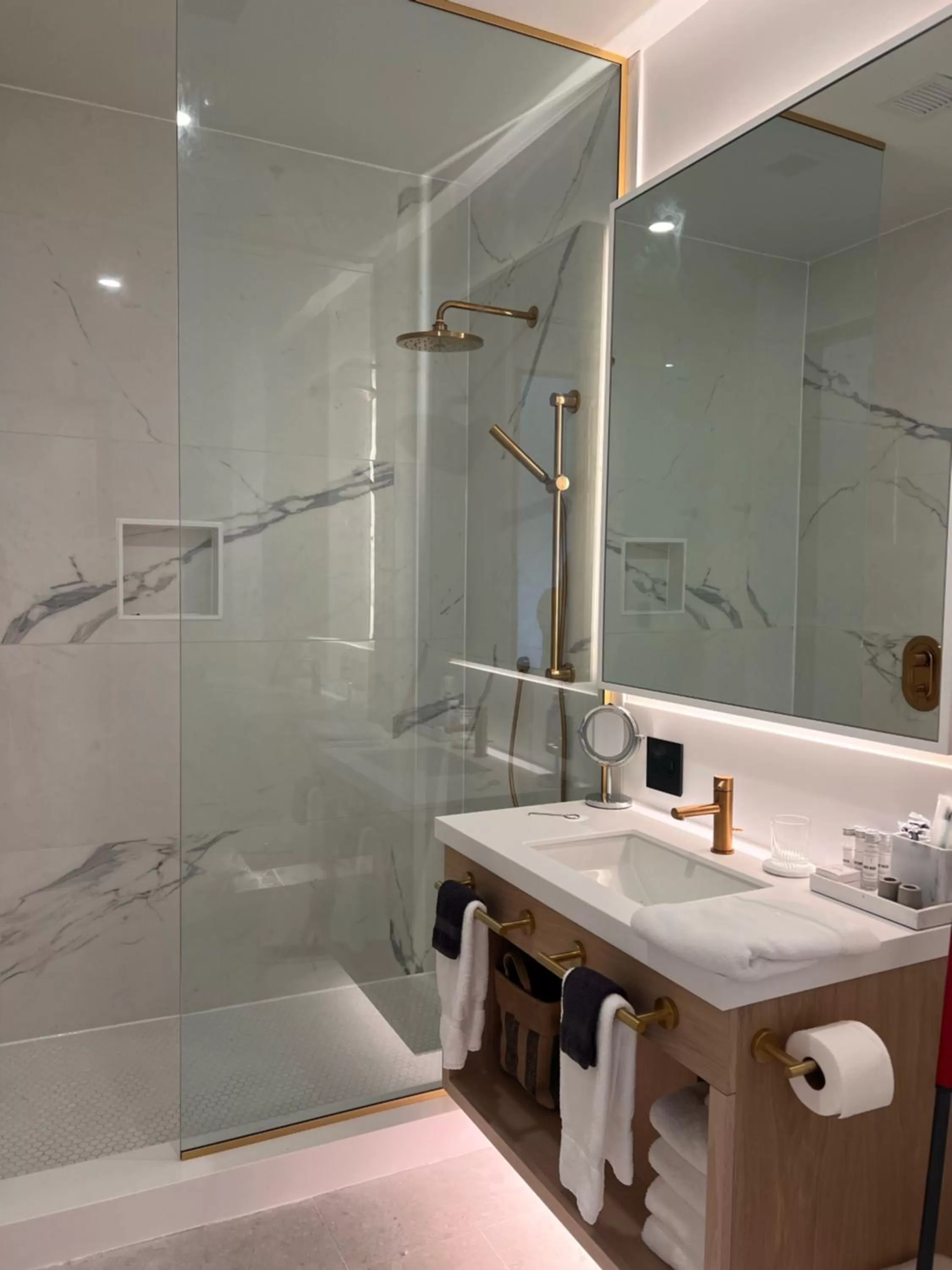 Shower in Cribs on Main