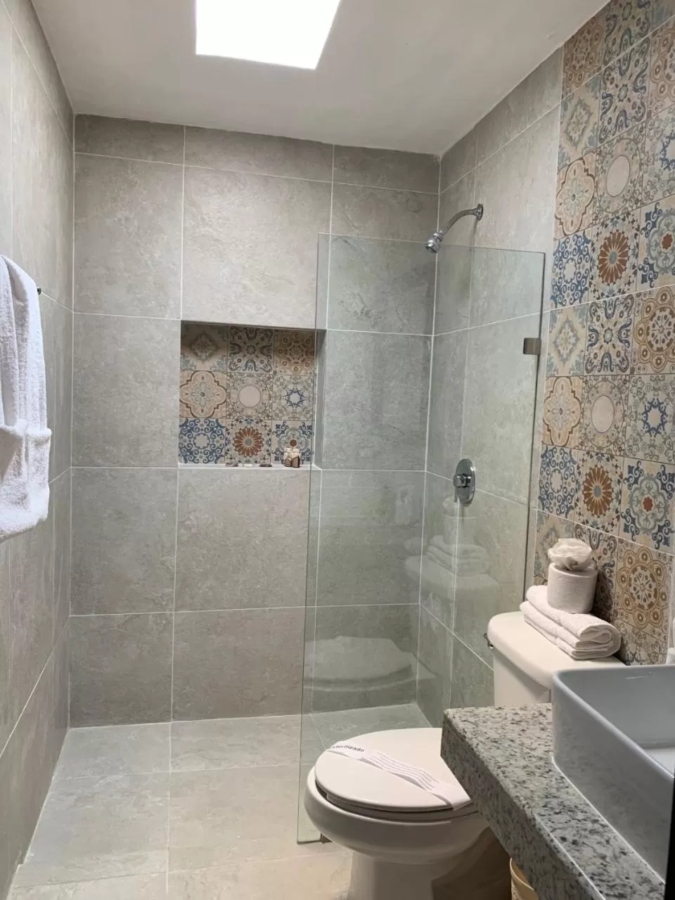 Shower in Hotel Catedral Valladolid Yucatan