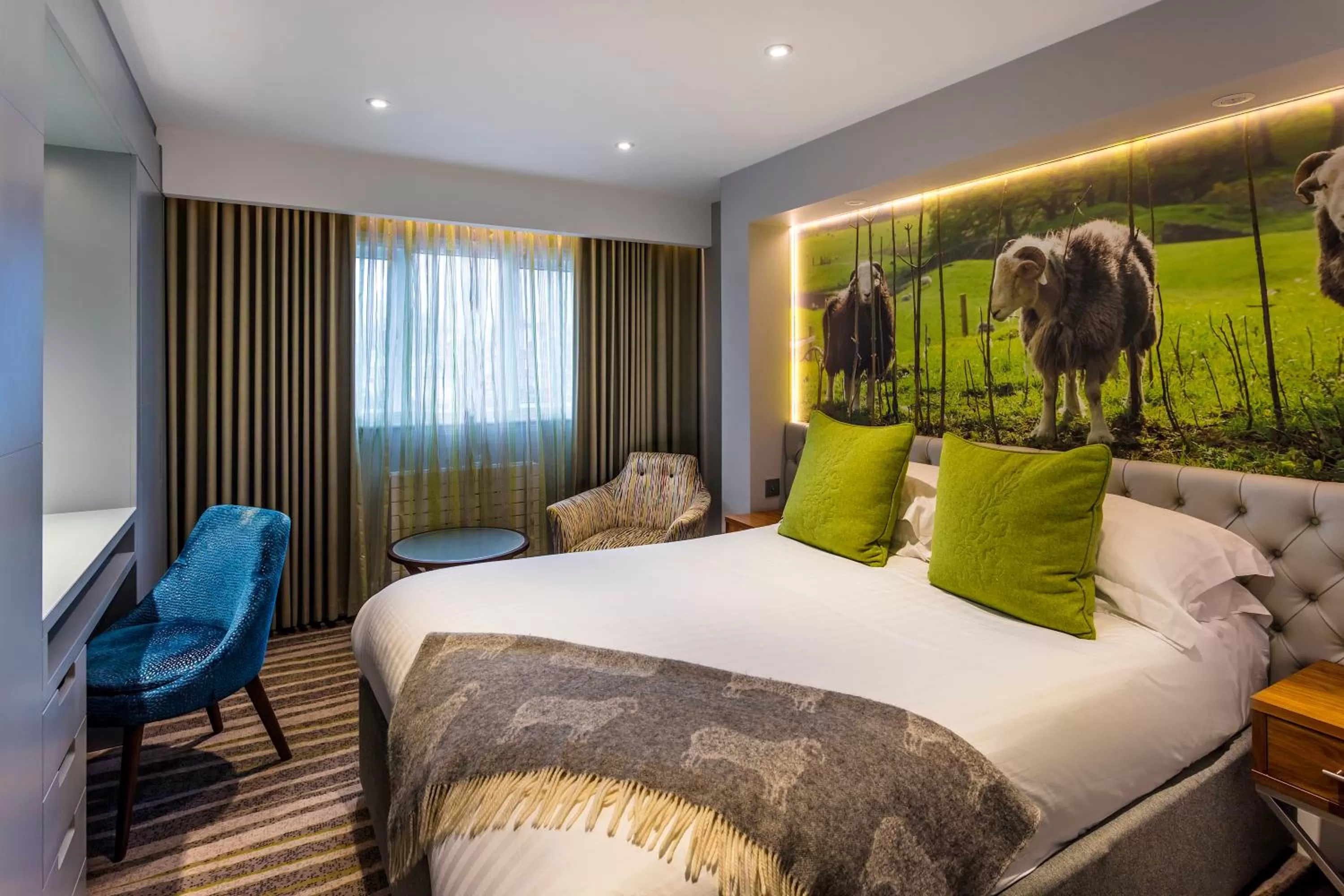 Bed in Inn on the Square