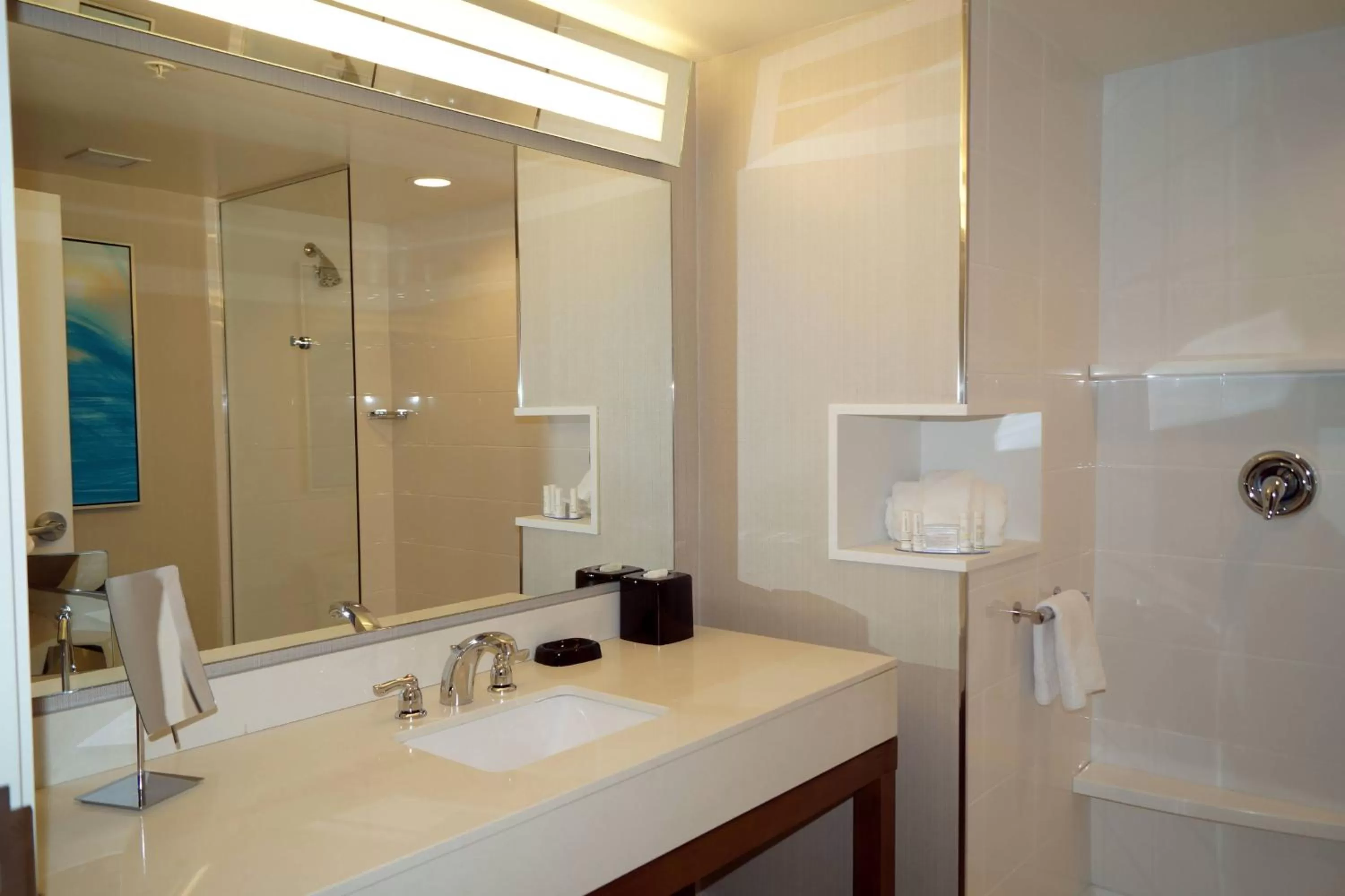 Bathroom in Courtyard by Marriott Philadelphia Bensalem