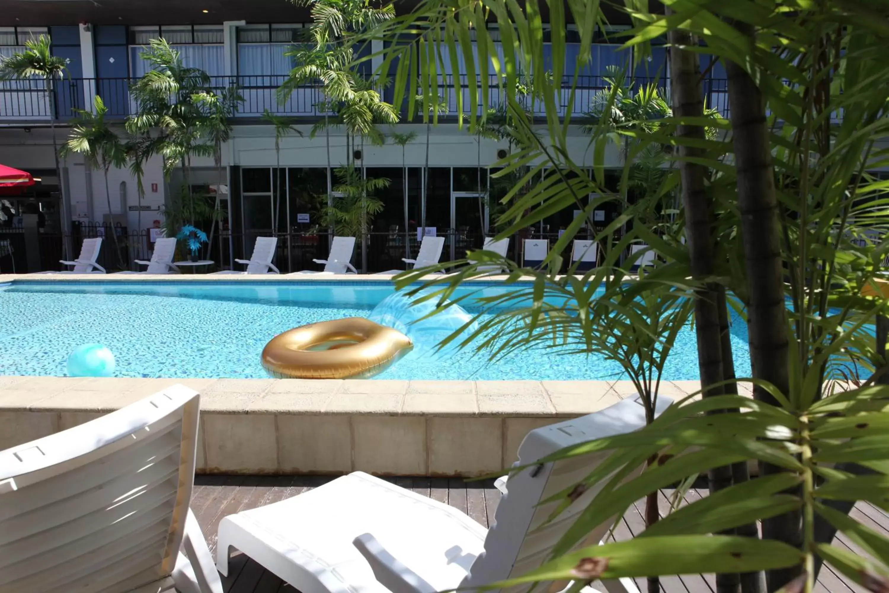 Double Room with Pool View in The Cavenagh Double Room with Pool View in The Cavenagh