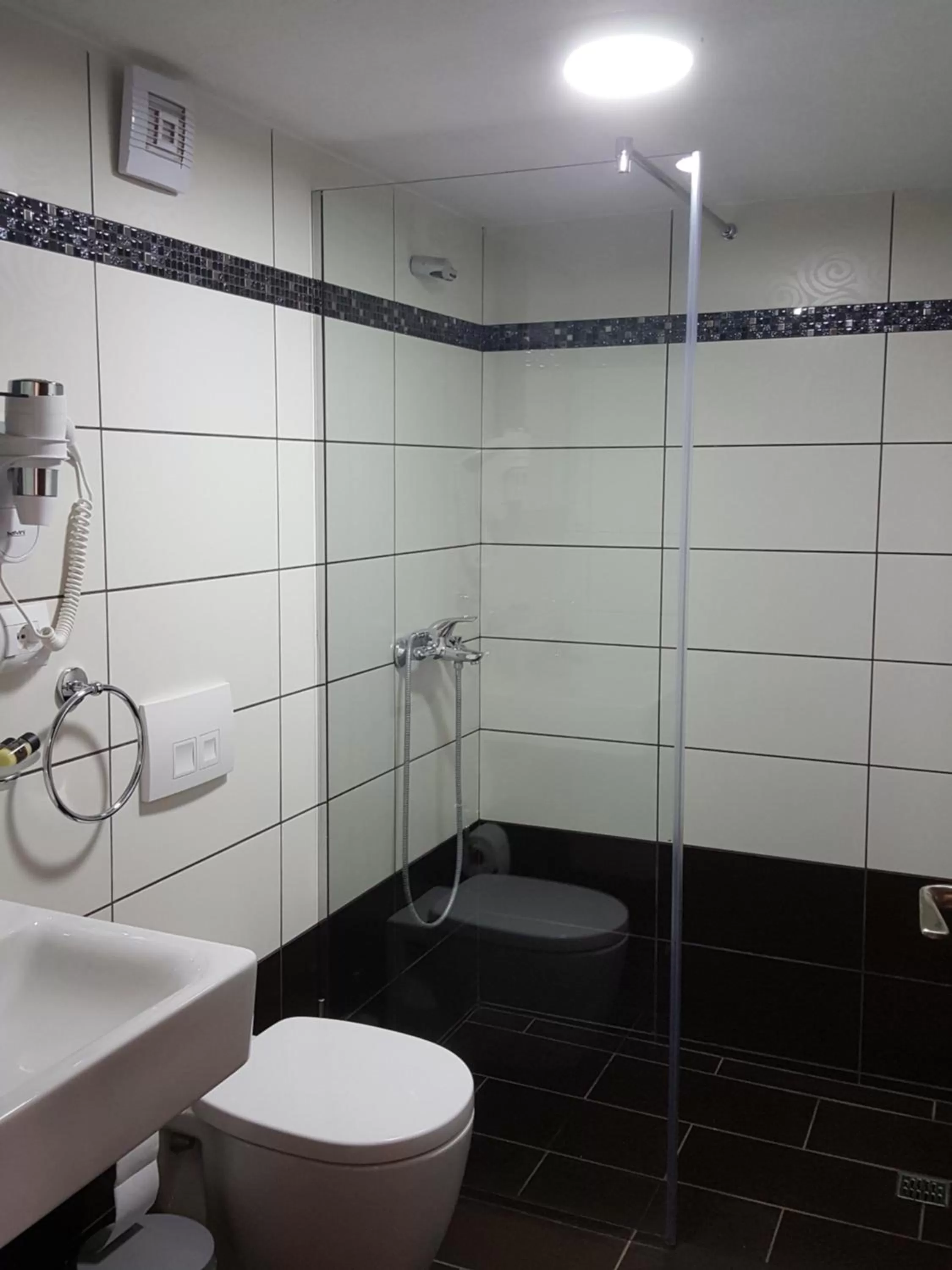 Bathroom in Hotel Gjirokastra