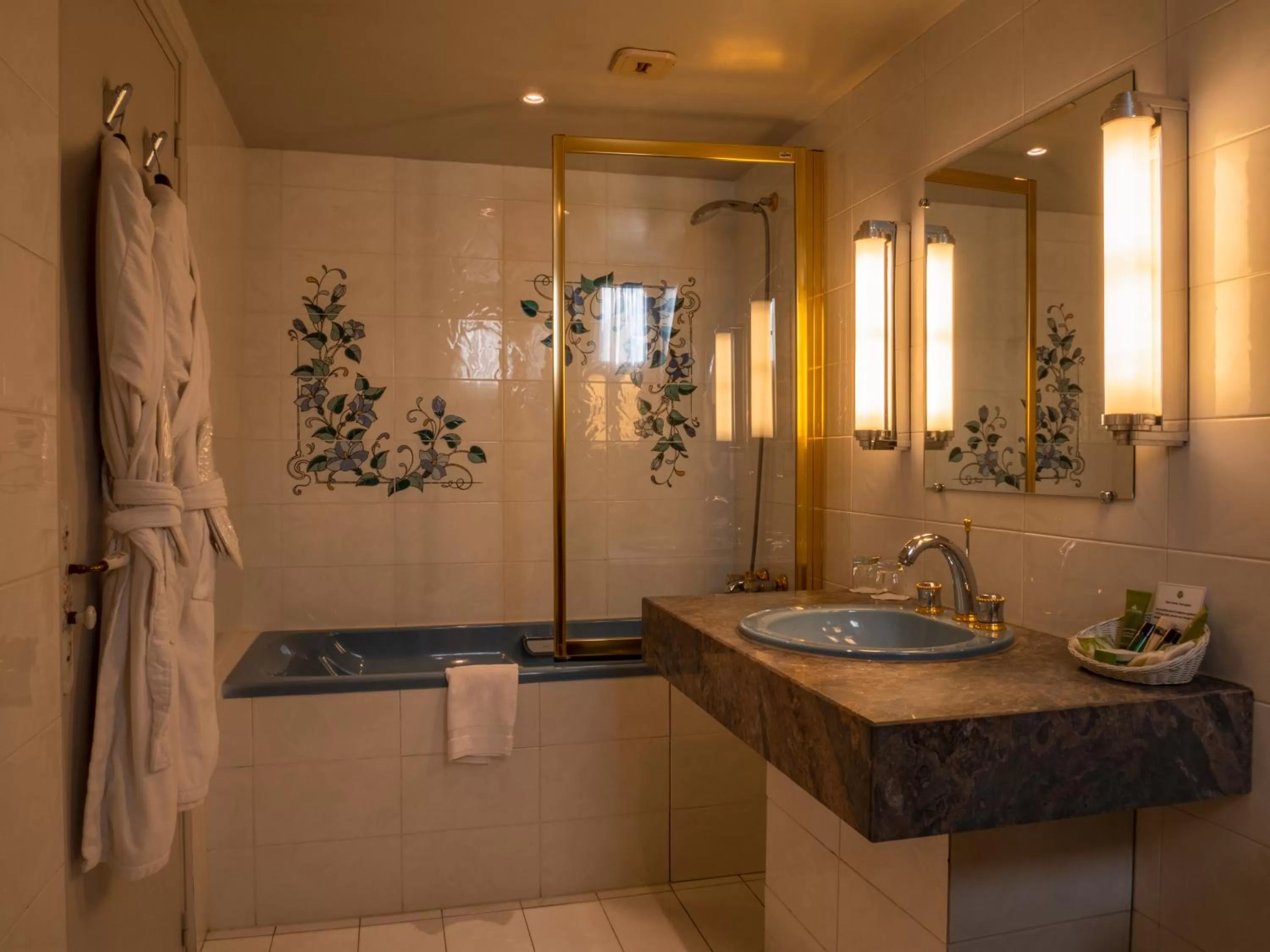 Bathroom in Château Des Bondons EI