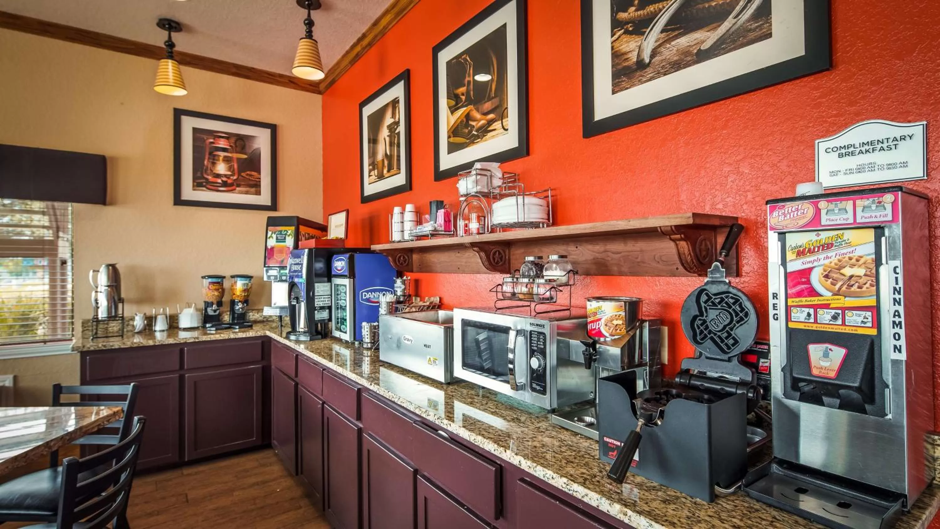 Restaurant/places to eat in SureStay Hotel by Best Western Floresville