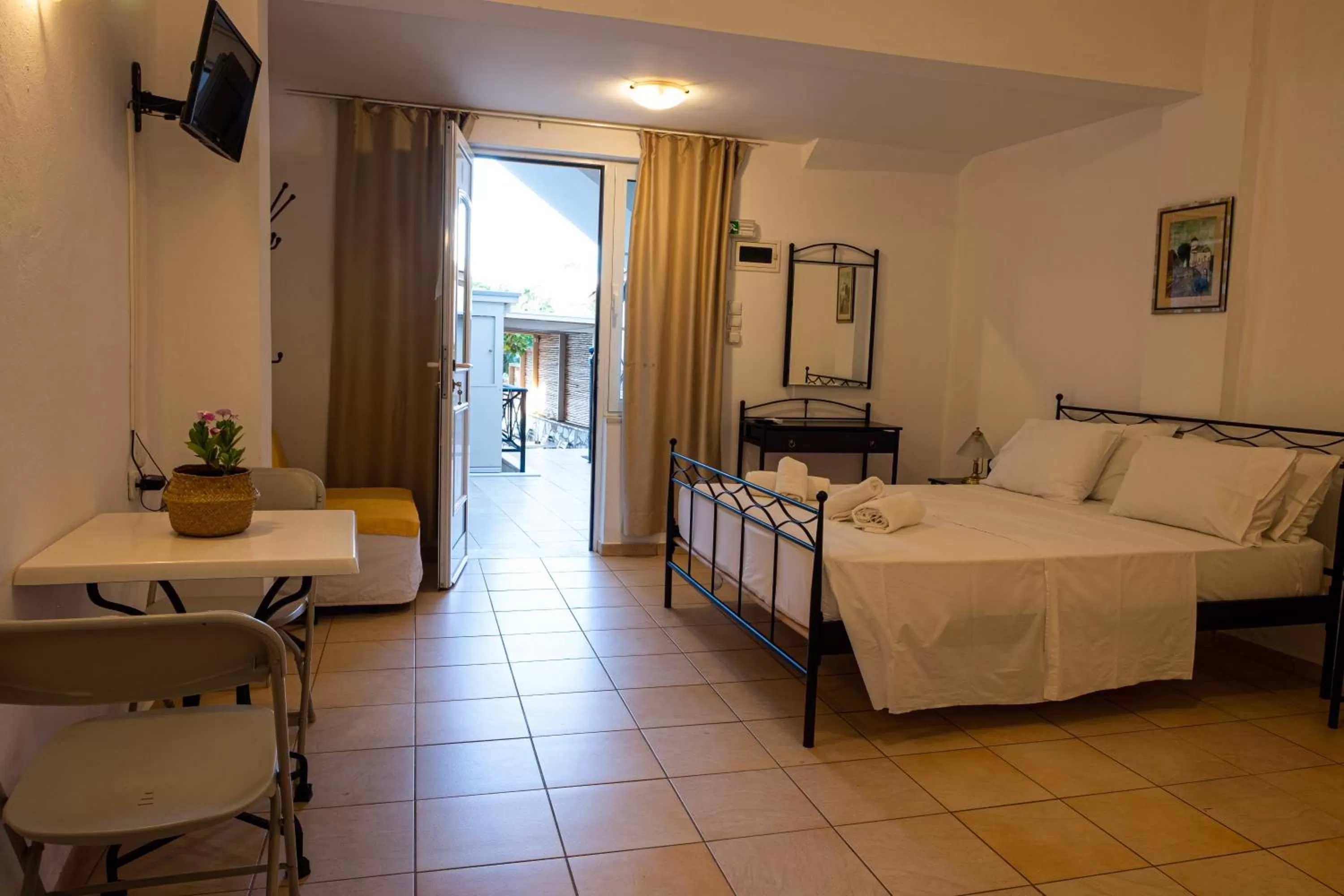 Bed in Polydoros Appartments