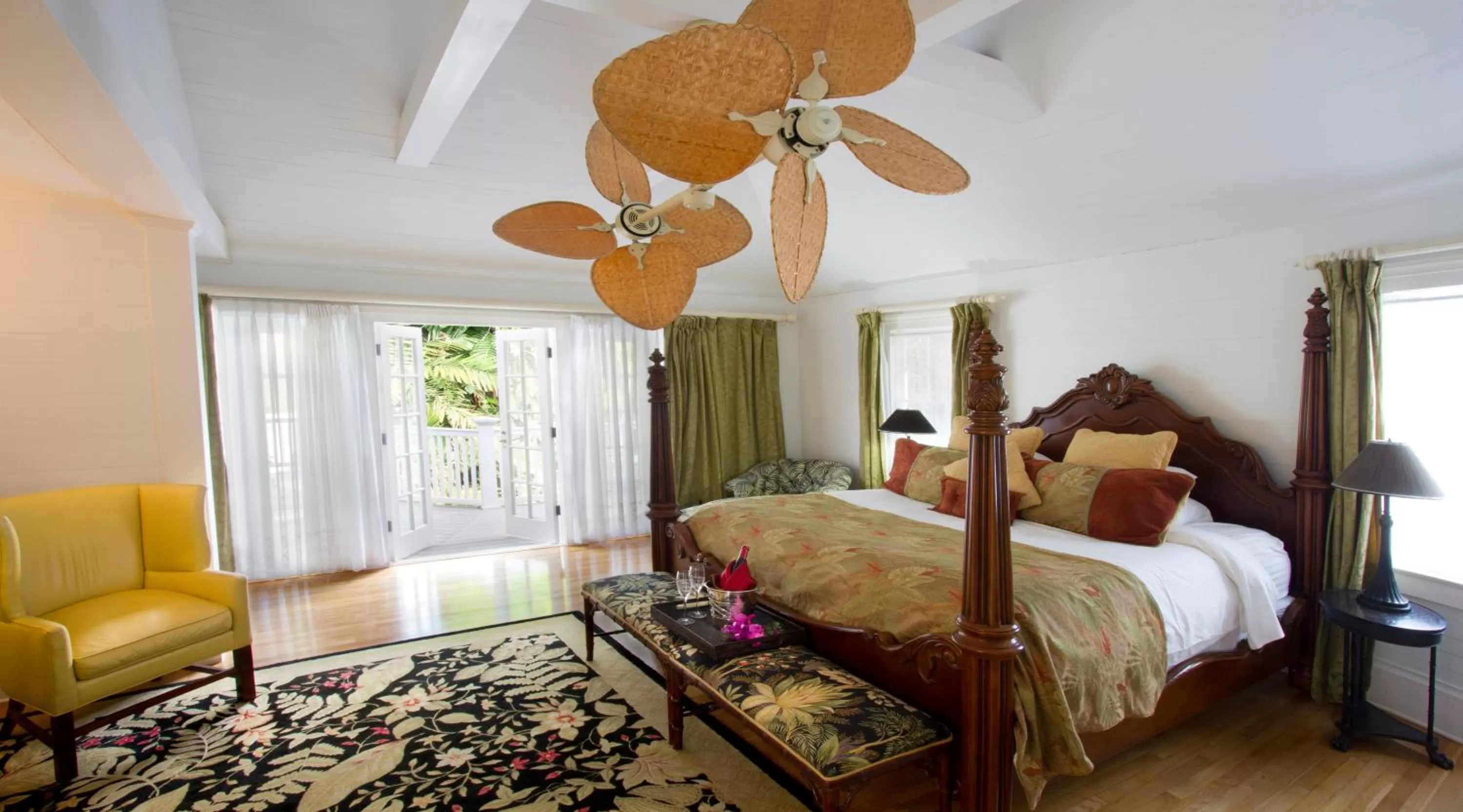 Master Suite with King bed in The Gardens Hotel