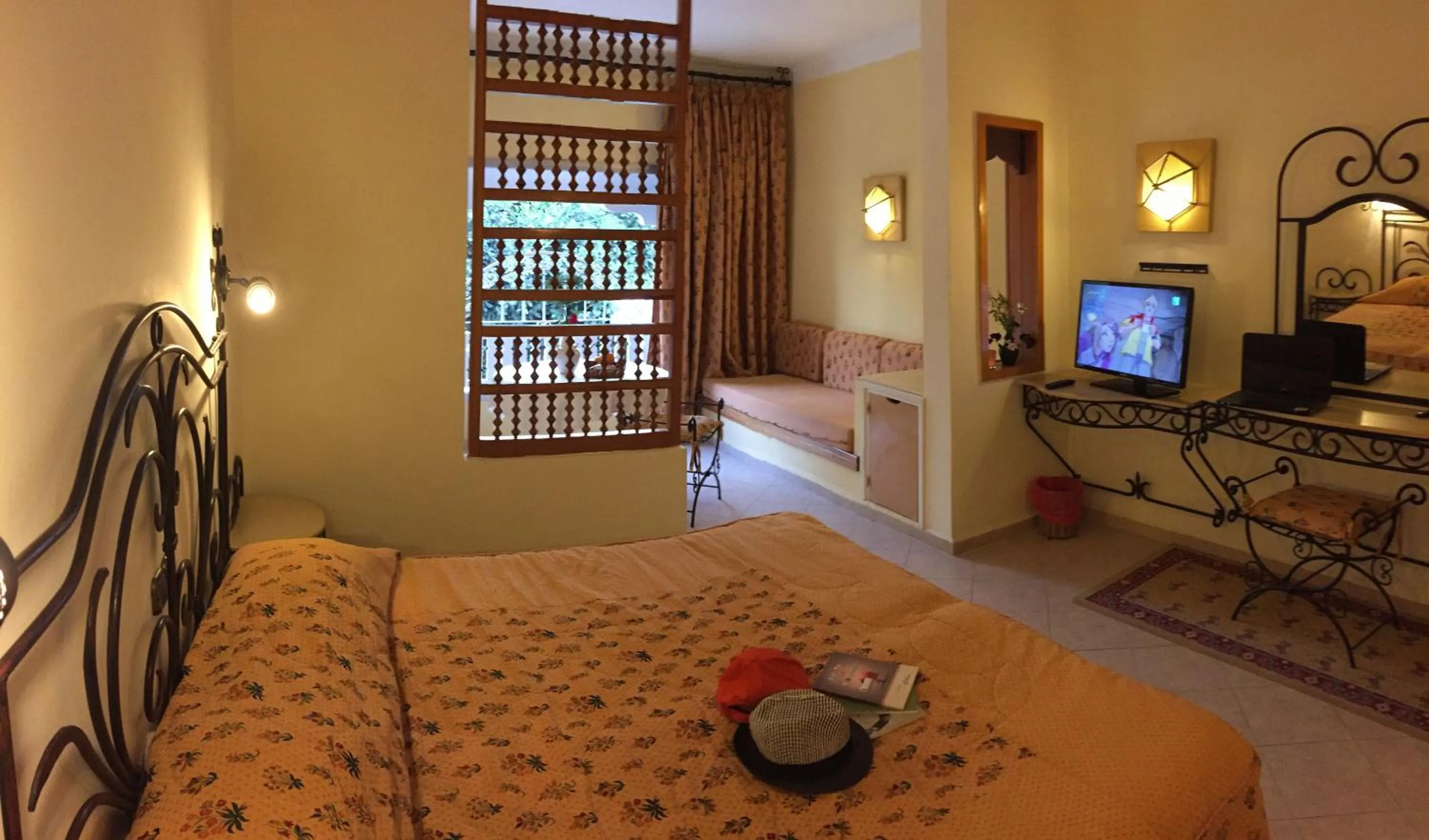 Bedroom, Bed in Hotel La Residence Hammamet
