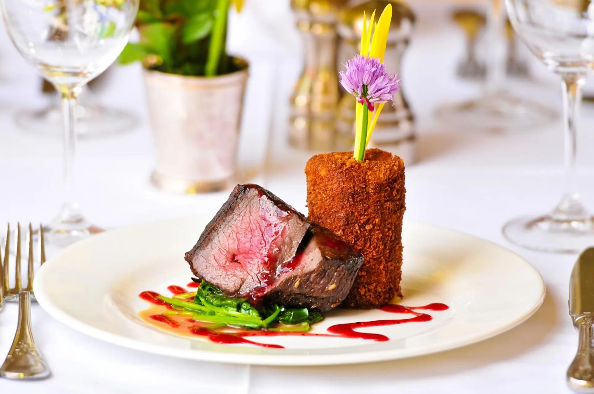 Food and drinks in Cliff House at Pikes Peak