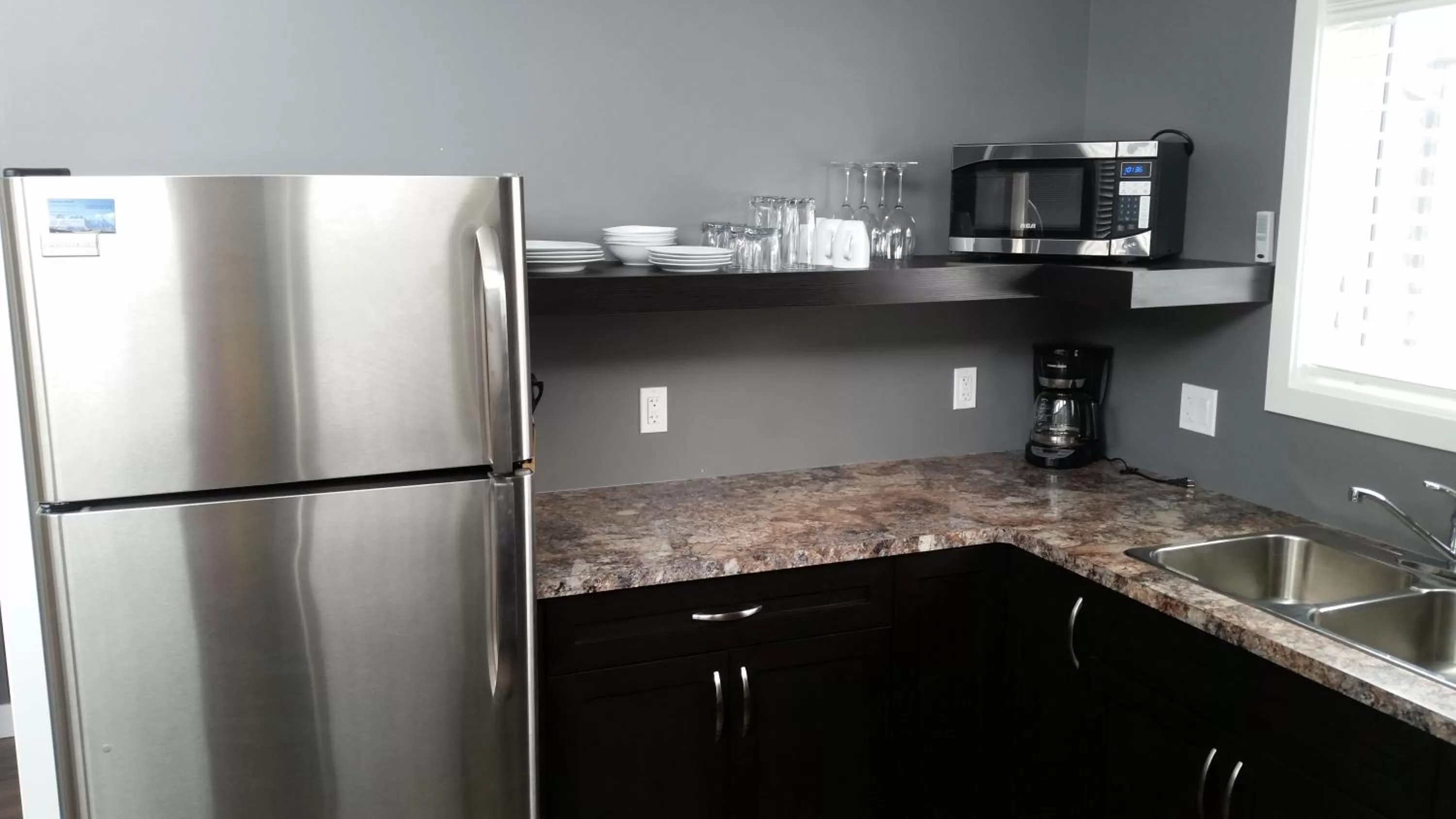 Kitchen or kitchenette in Stardust Inn and Chalets