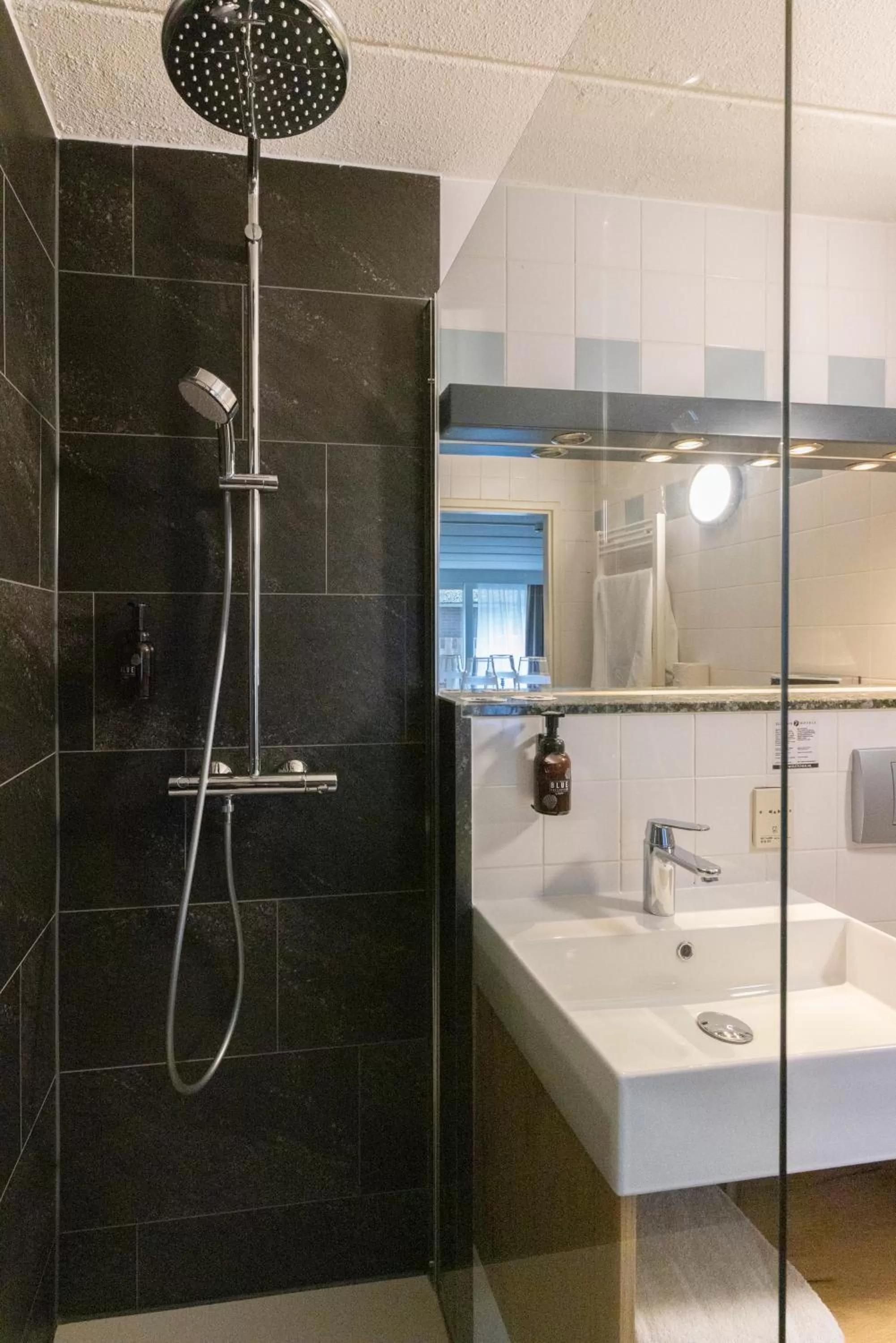 Shower in Fletcher Hotel Restaurant Loosdrecht-Amsterdam