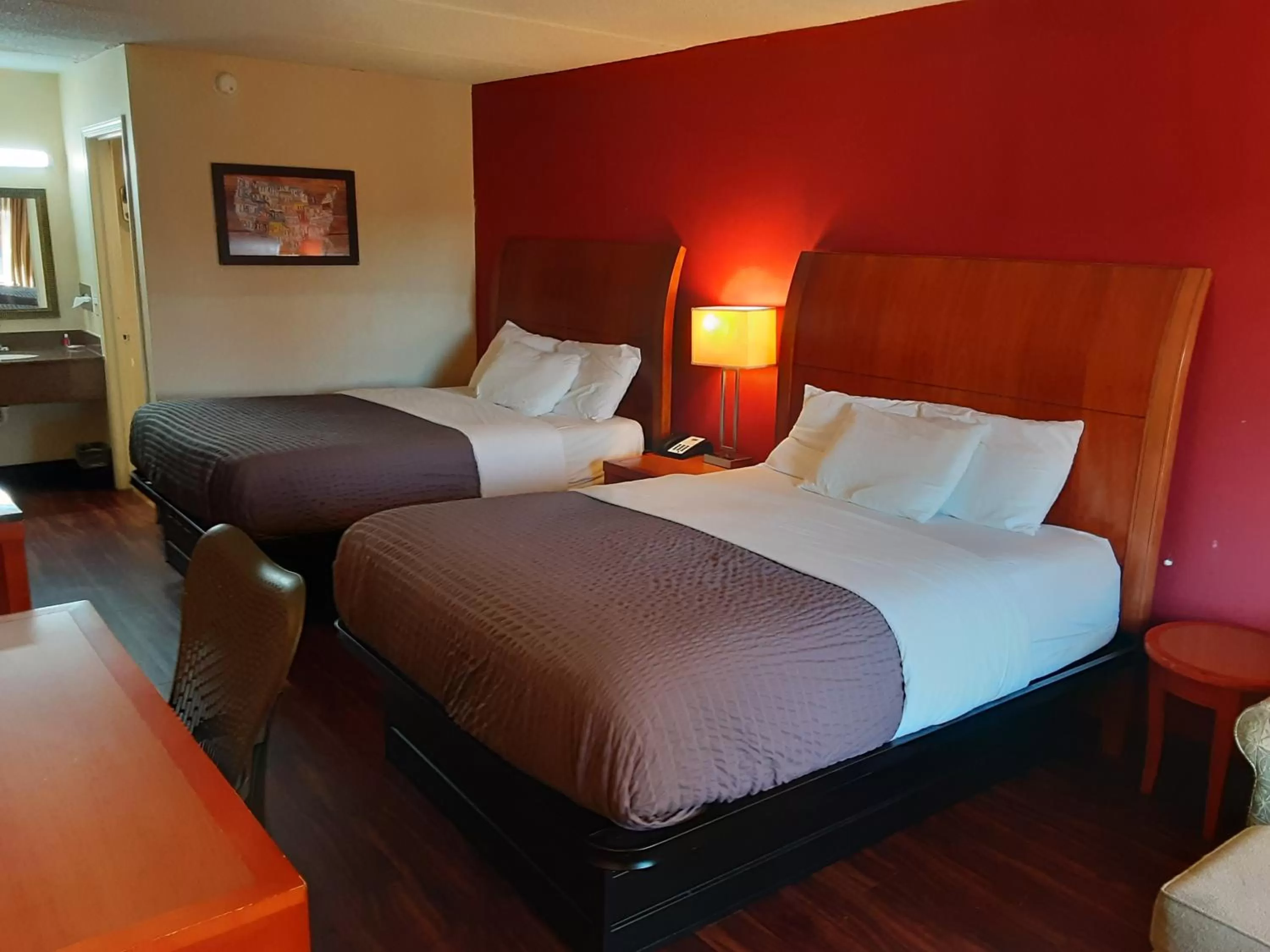 Bed in Econo Lodge Inn & Suites Griffin North