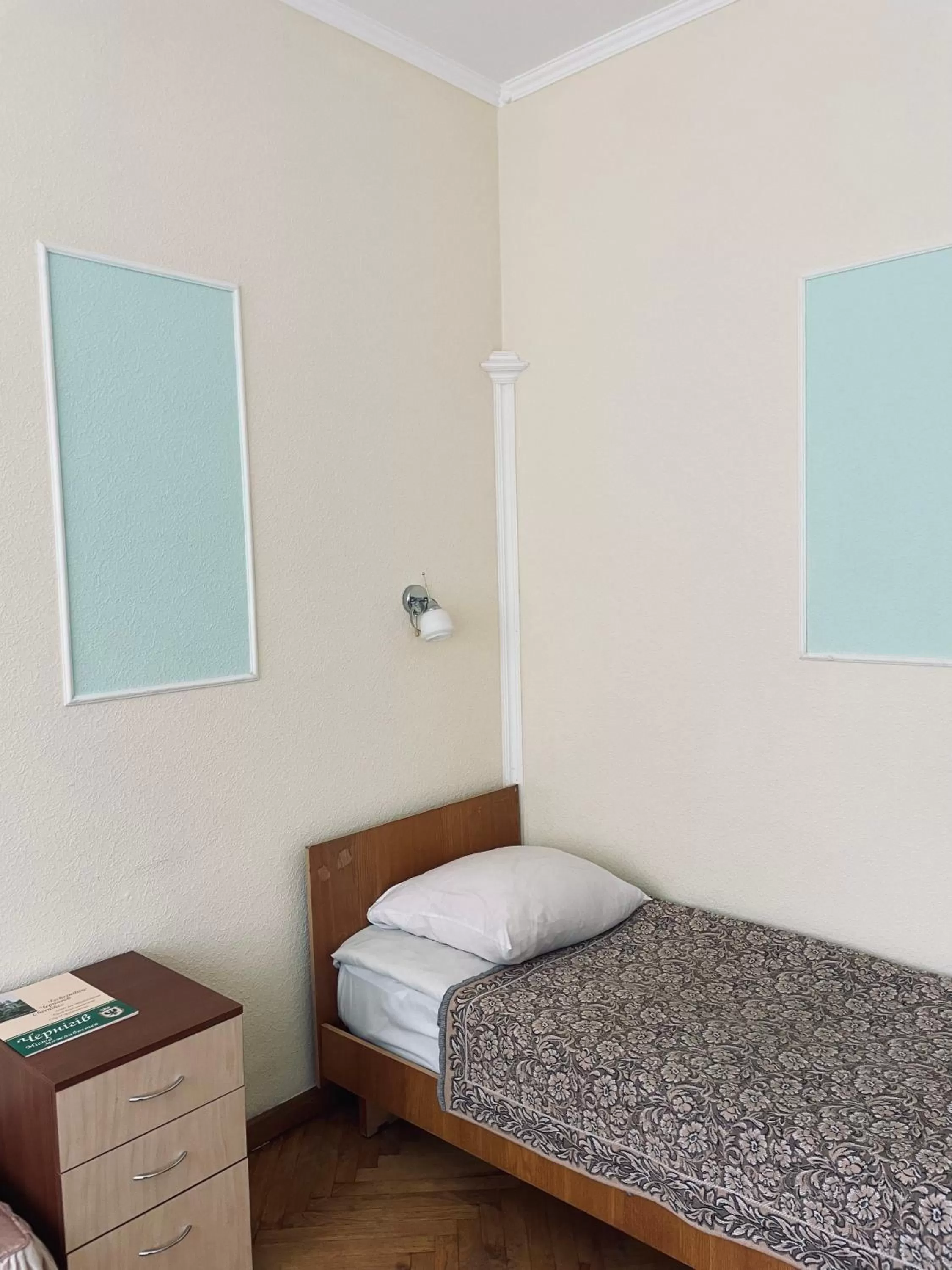 Bed in Hotel Prydesnyansky