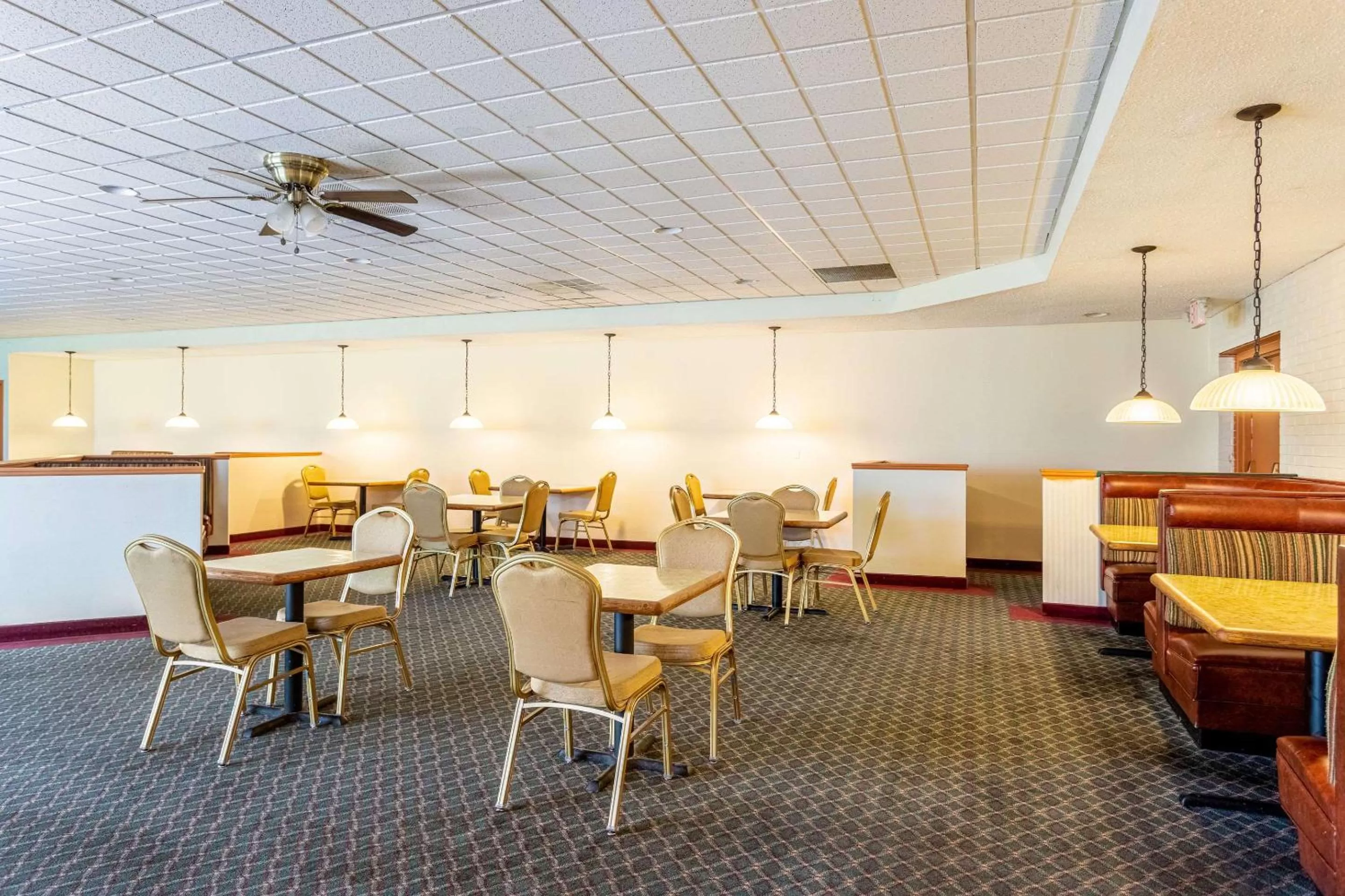 Restaurant/places to eat in Econo Lodge