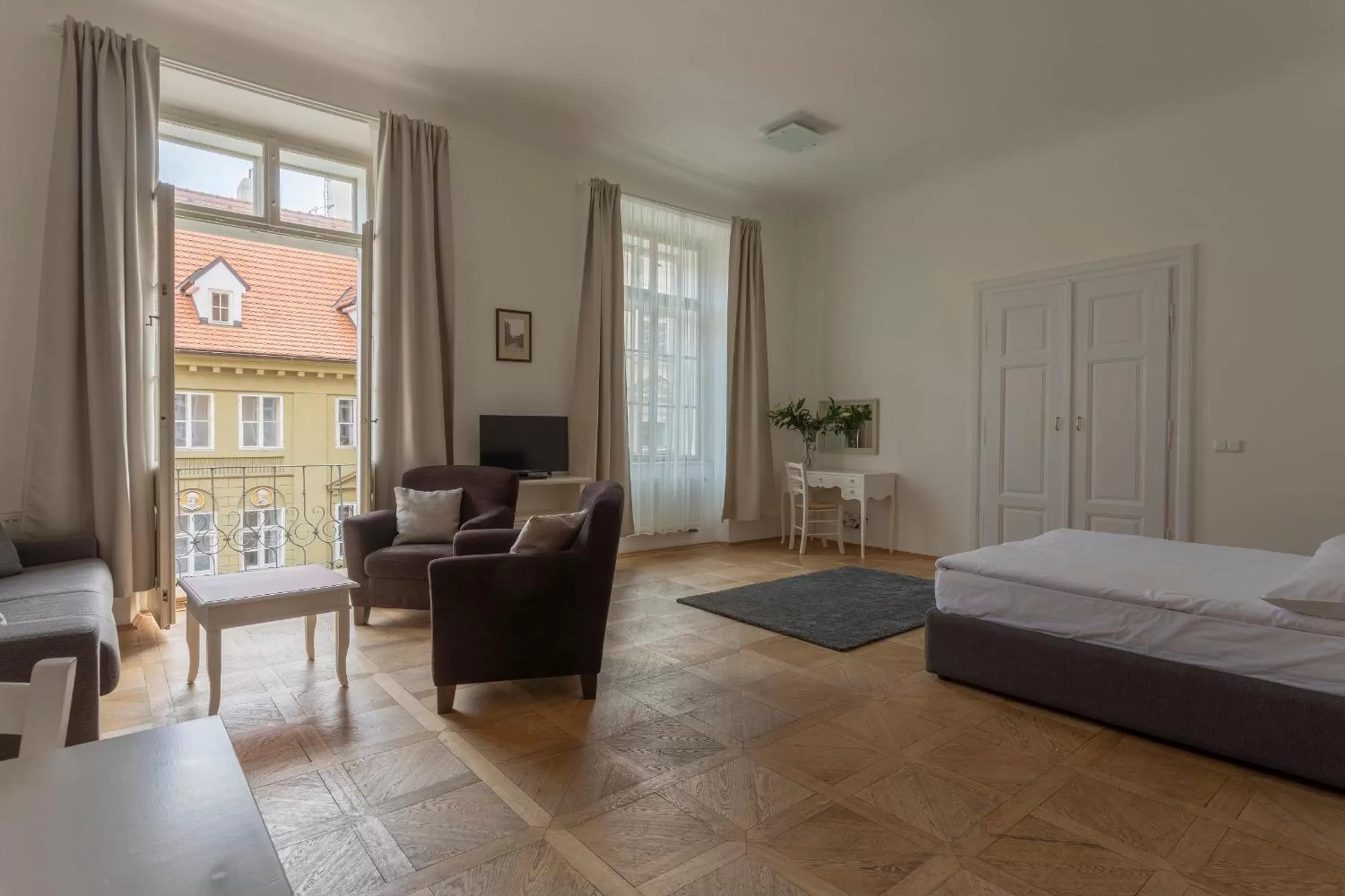 Balcony/Terrace, Bed in Three Golden Crowns Apartments
