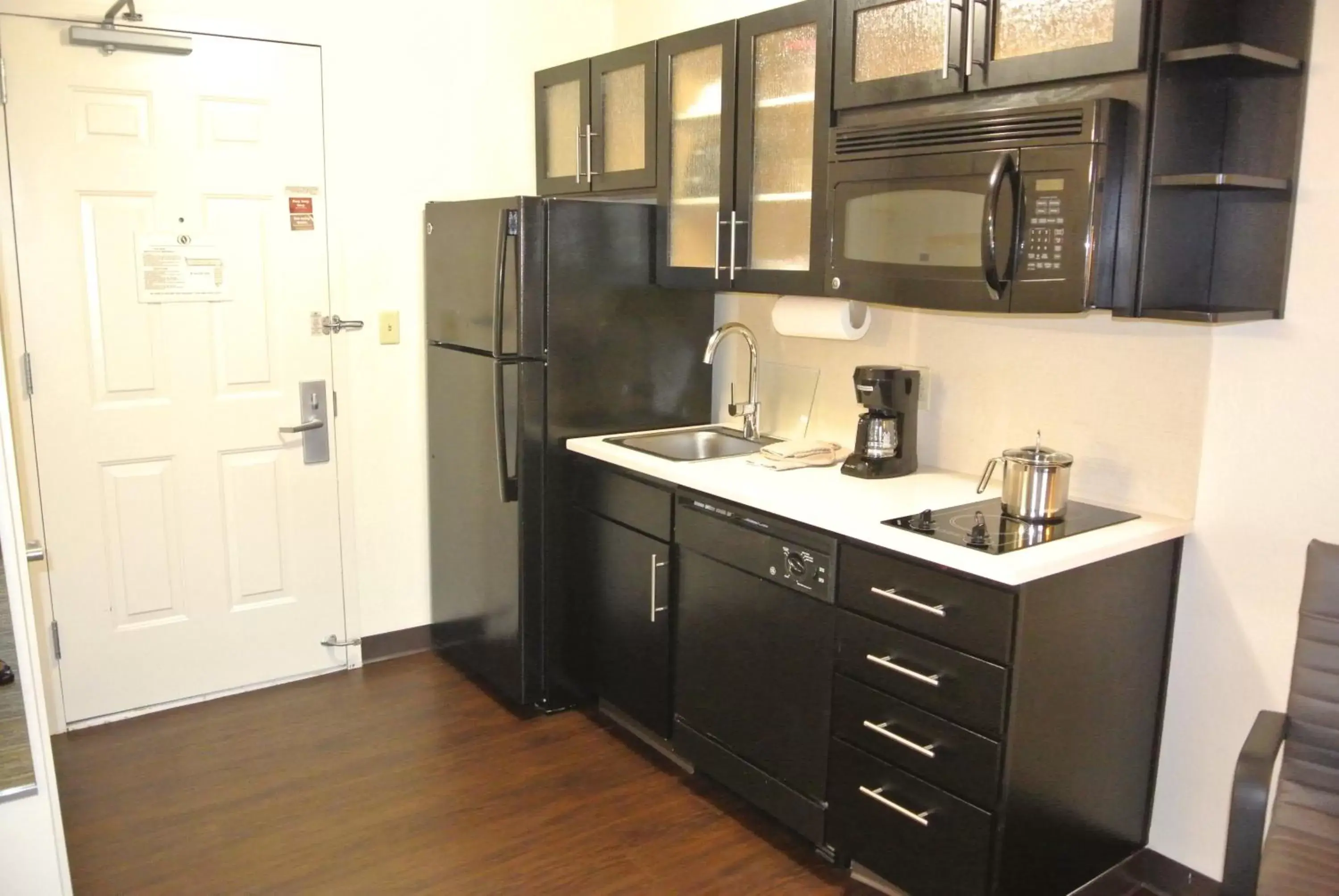 Queen Studio - Non-Smoking in Candlewood Suites Washington-Fairfax, an IHG Hotel Queen Studio - Non-Smoking in Candlewood Suites Washington-Fairfax, an IHG Hotel