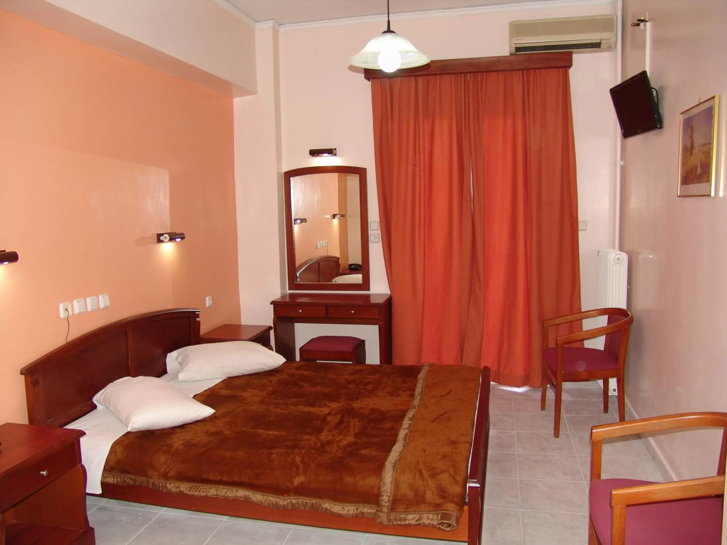 Bedroom, Bed in Hotel Cosmos