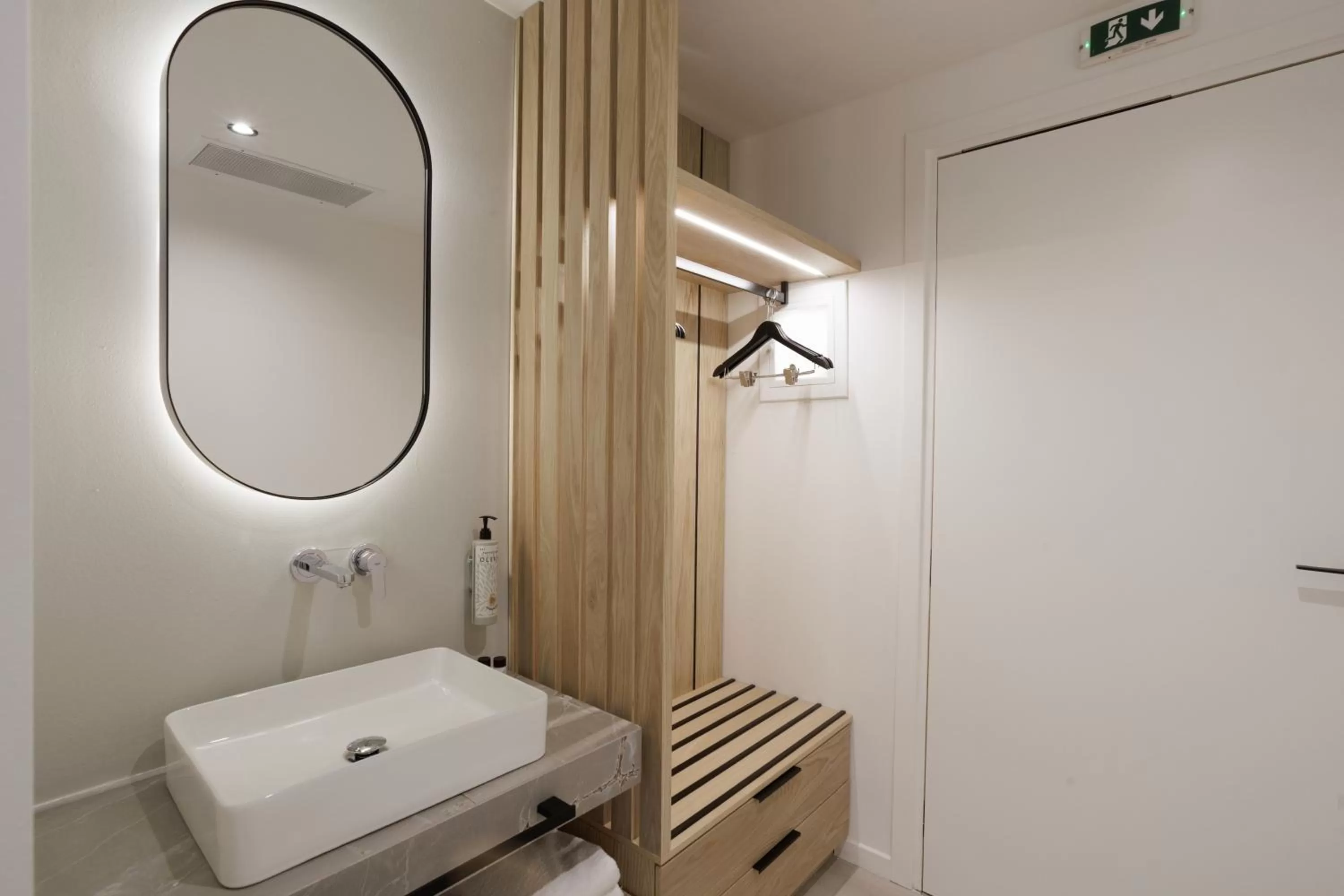 wardrobe, Bathroom in LUX&EASY Signature Syngrou 234