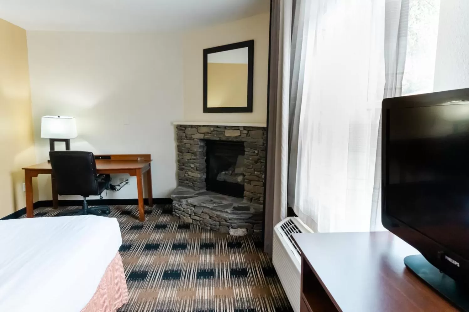 Bed in Country Inn & Suites by Radisson, Helen, GA