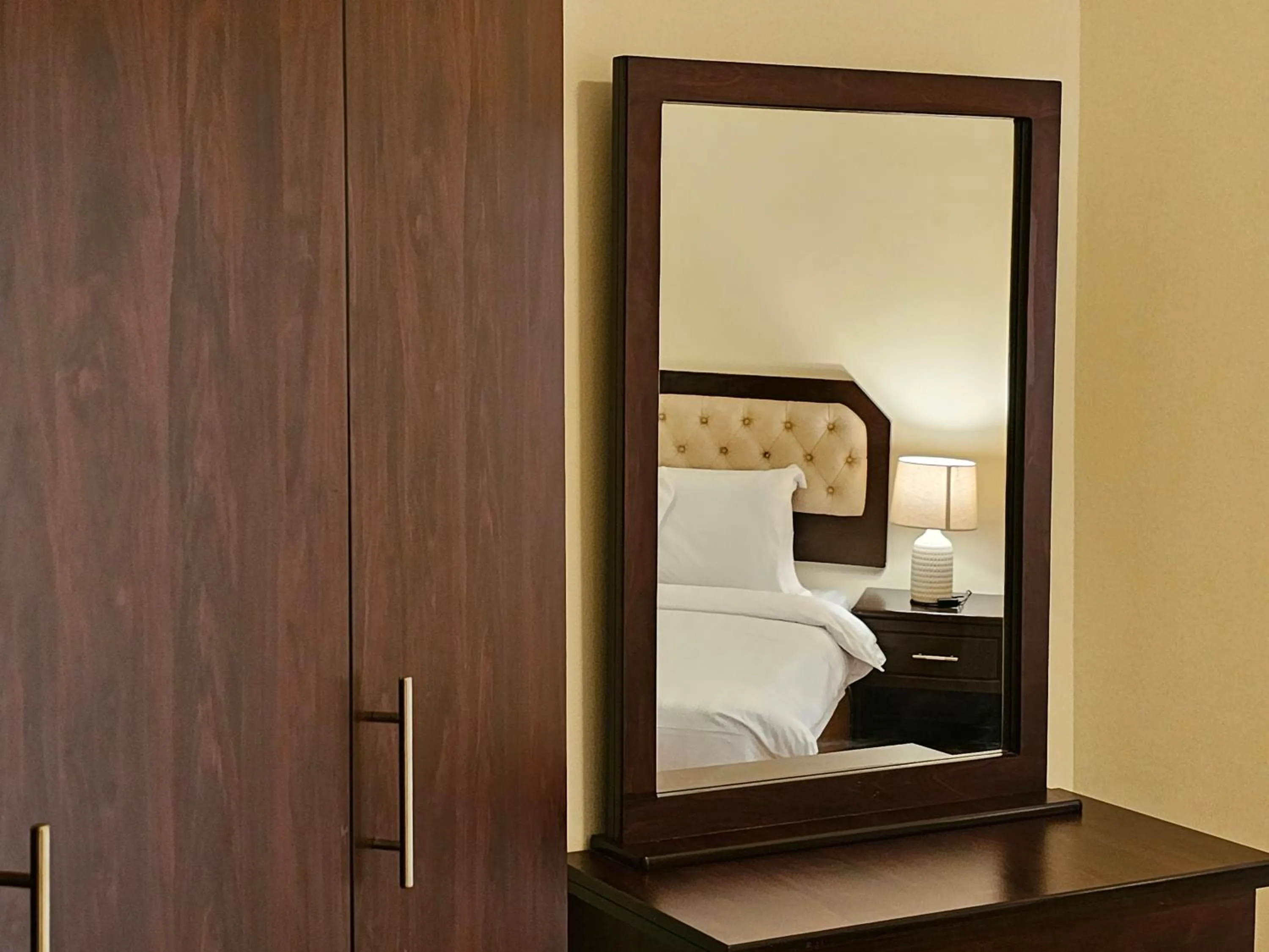 Bedroom, Bed in Majestic Hotel