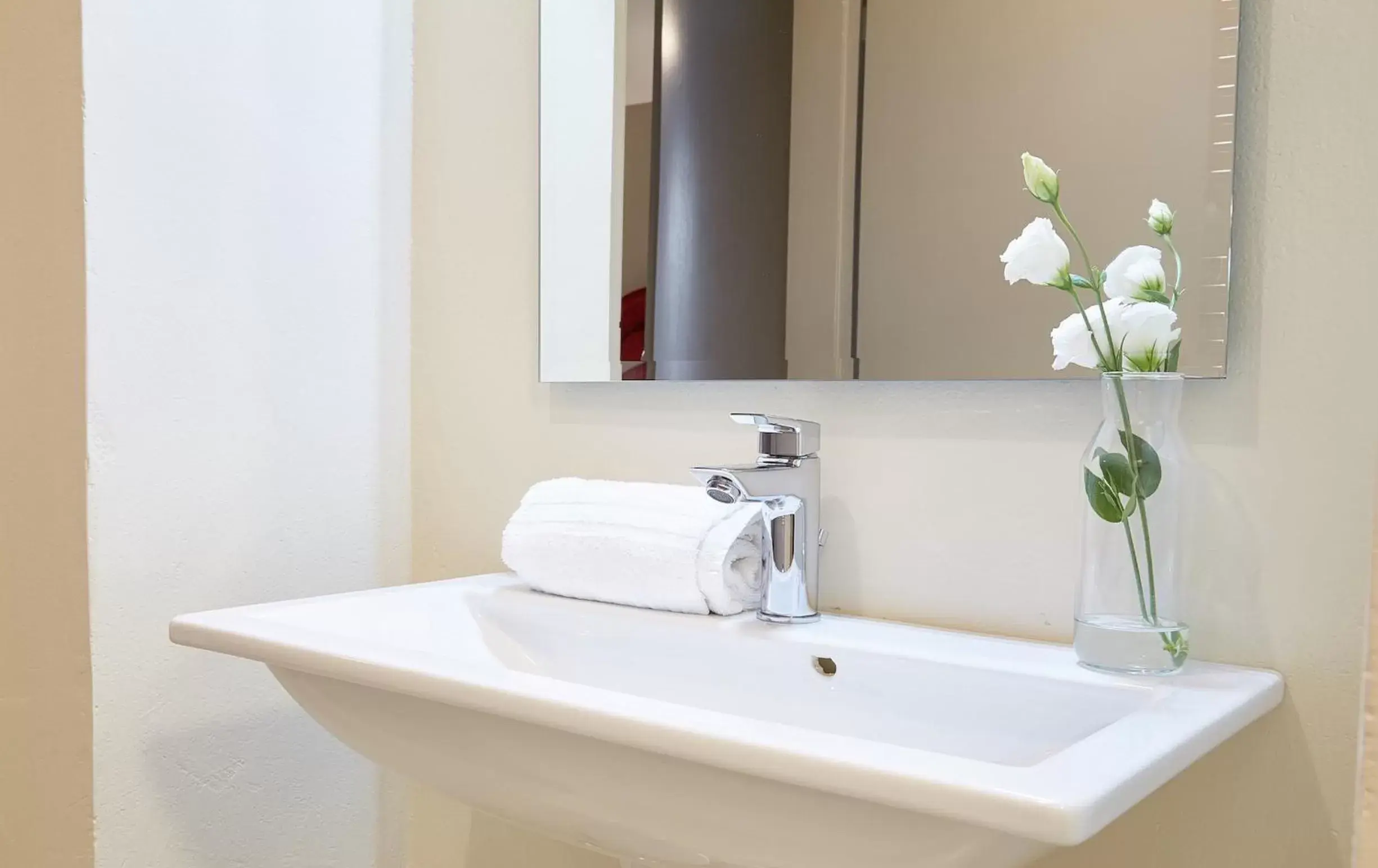 Double or Twin Room in Numa Florence Palazzo San Niccolò Double or Twin Room in Numa Florence Palazzo San Niccolò