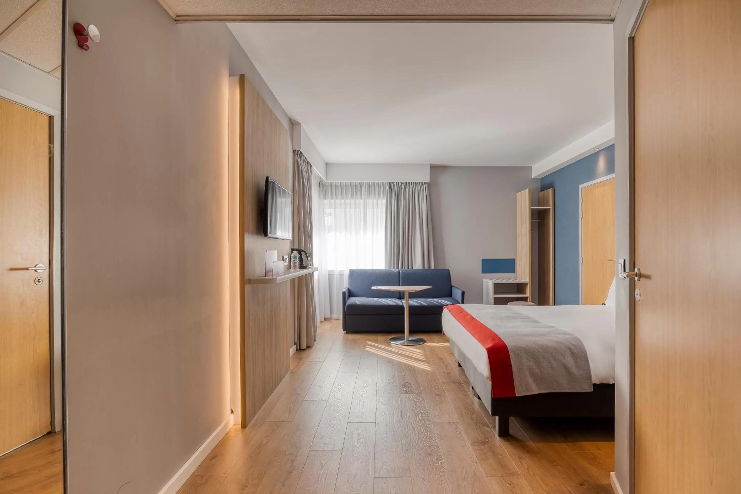 Bedroom, Bed in Holiday Inn Express Mechelen City Centre by IHG