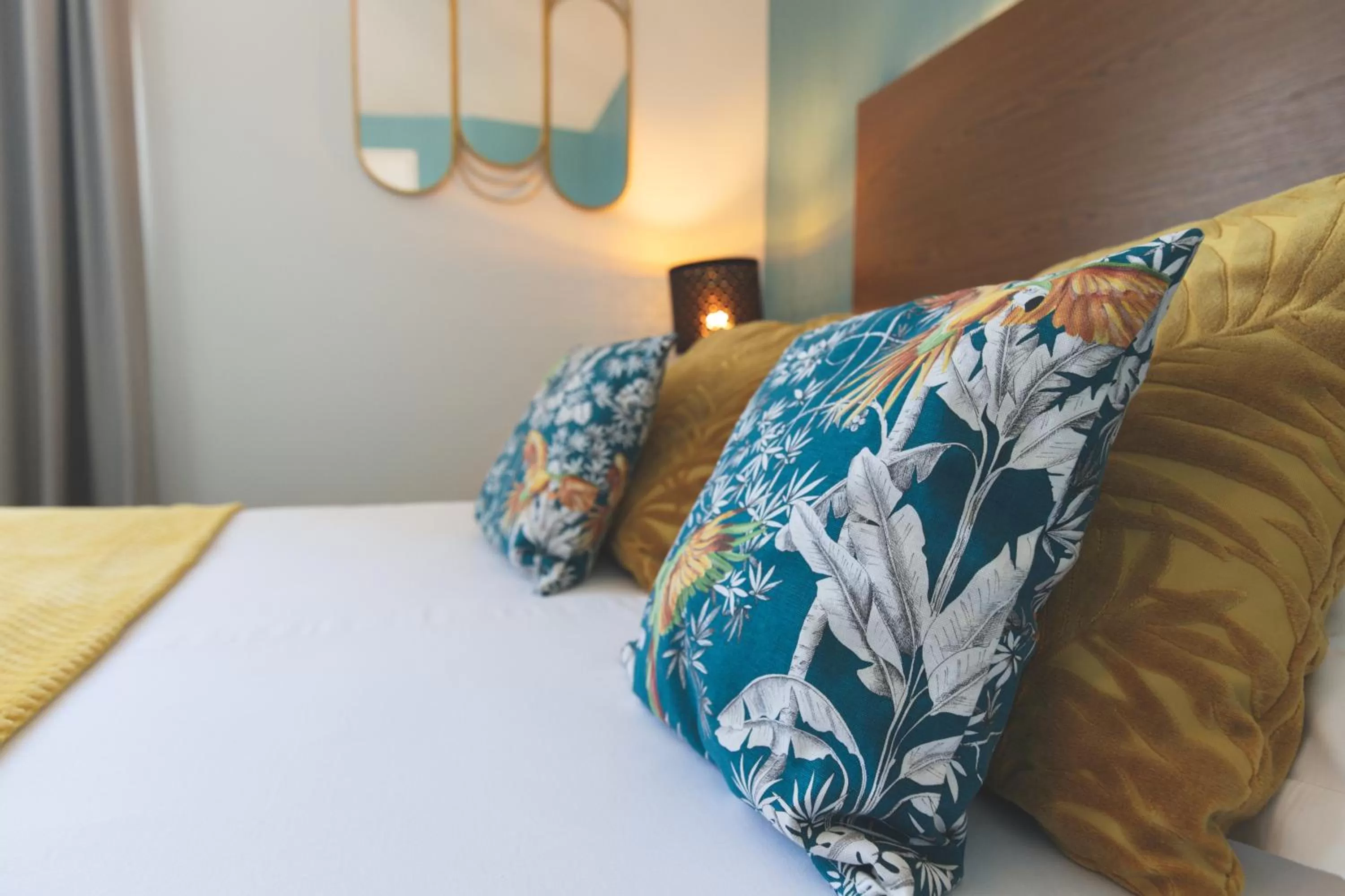 Bed in Hôtel Les Coutainvillaises